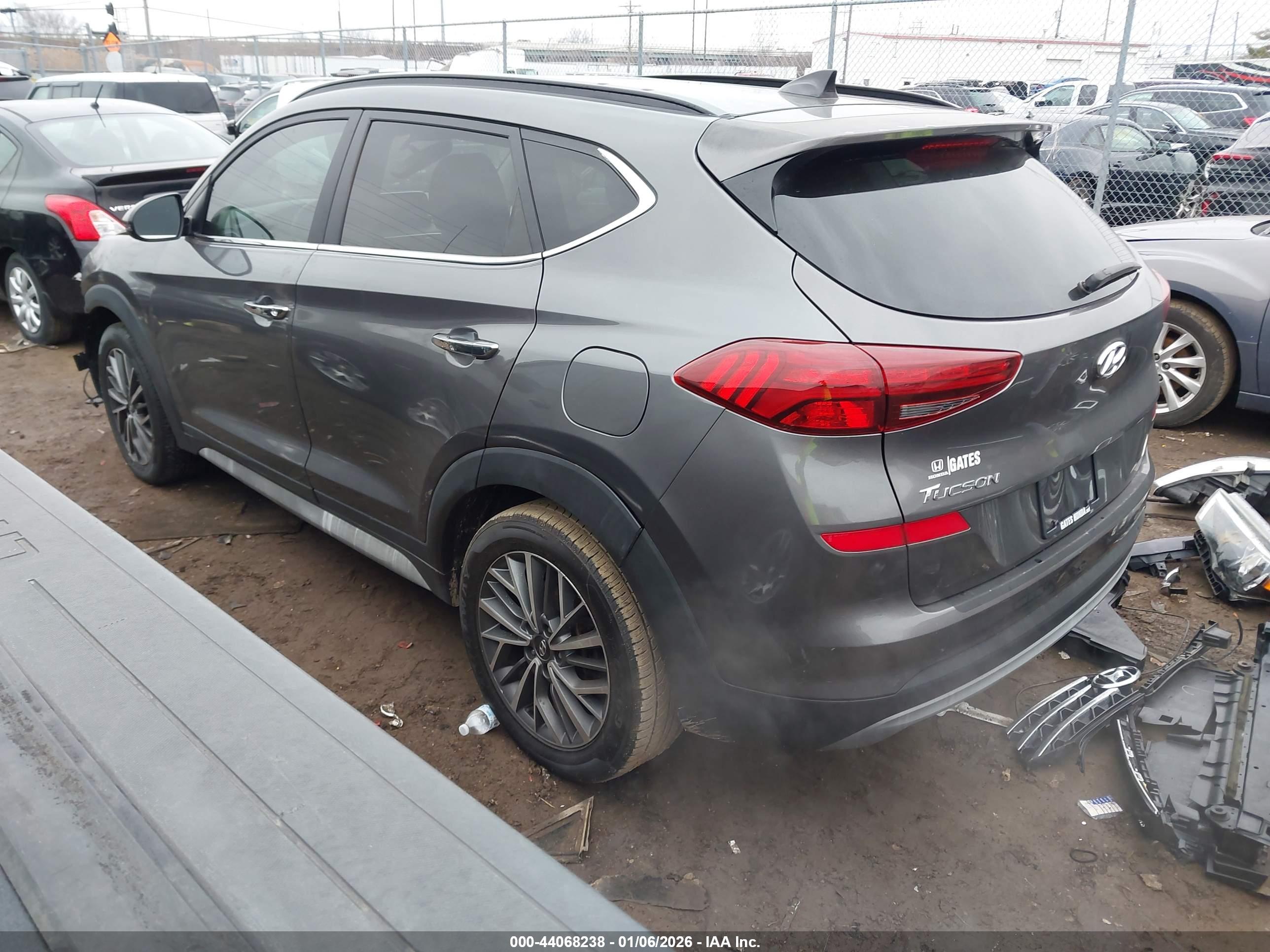 HYUNDAI TUCSON image 3
