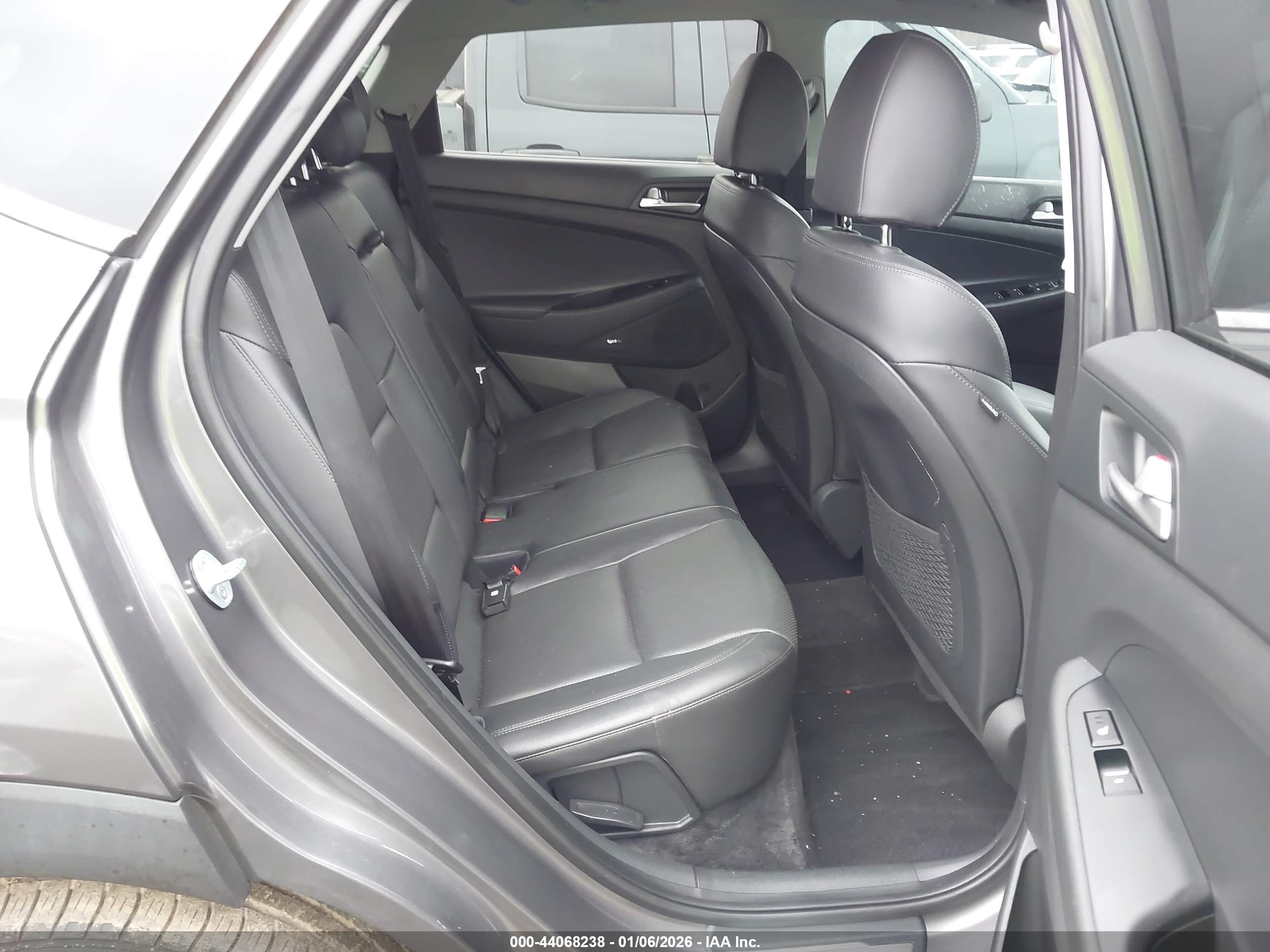 HYUNDAI TUCSON image 8