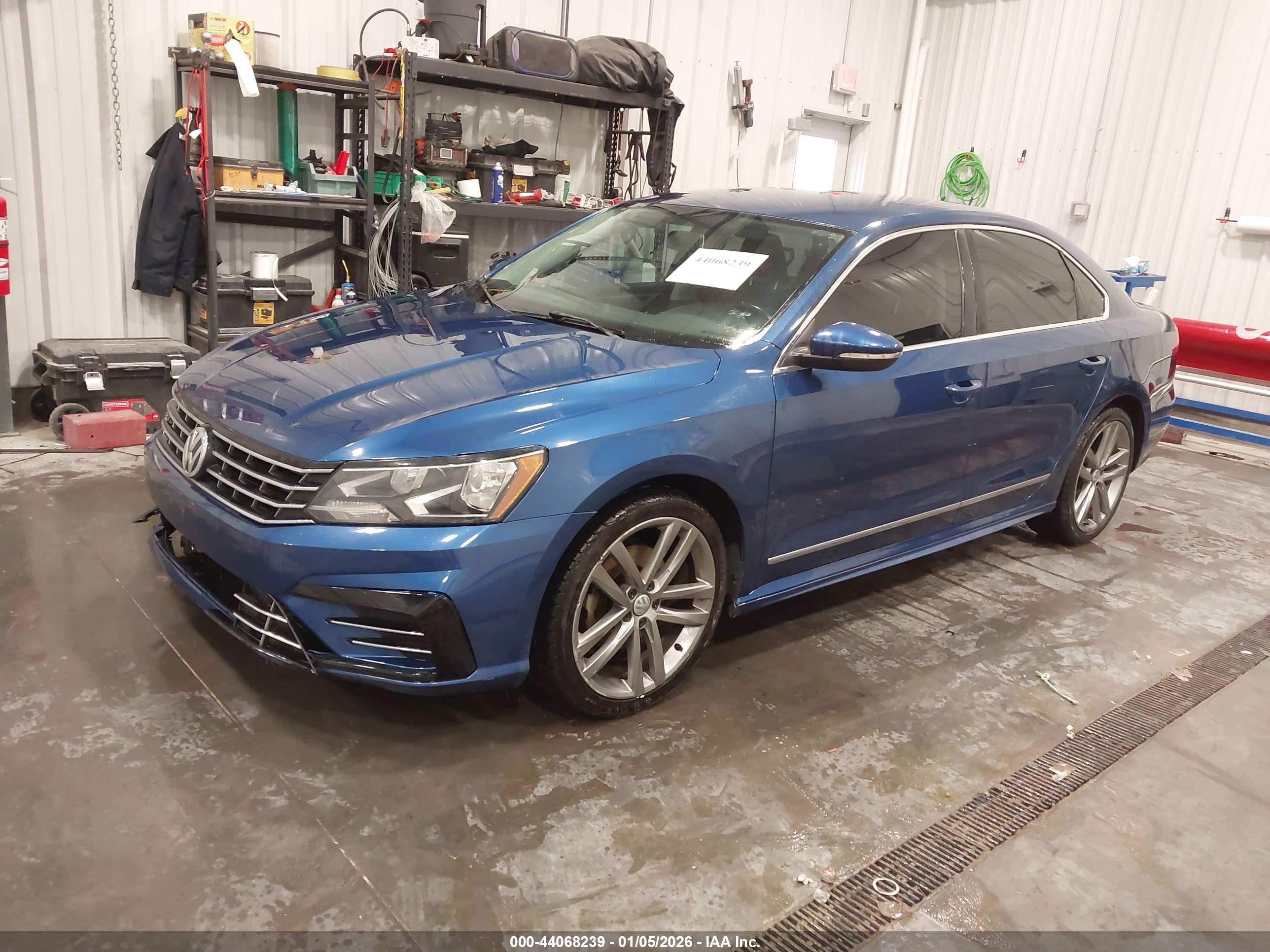 VOLKSWAGEN PASSAT image 2