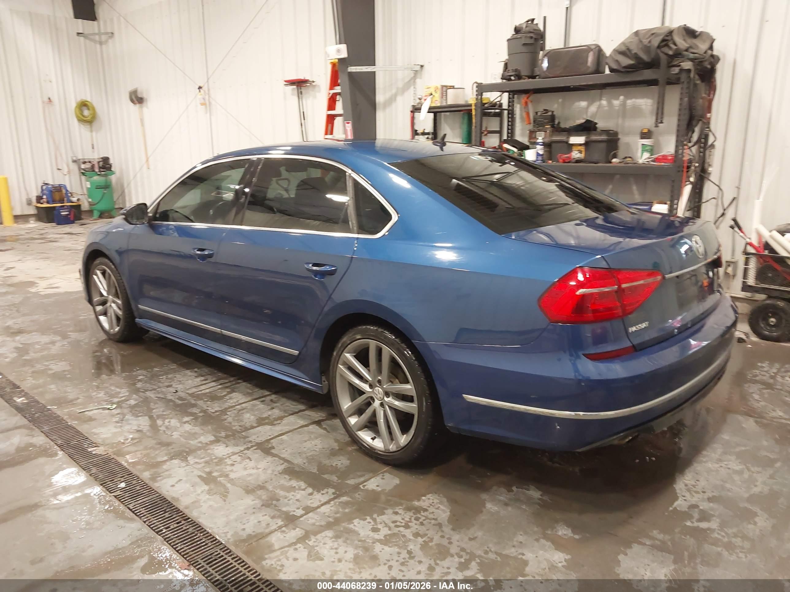 VOLKSWAGEN PASSAT image 3