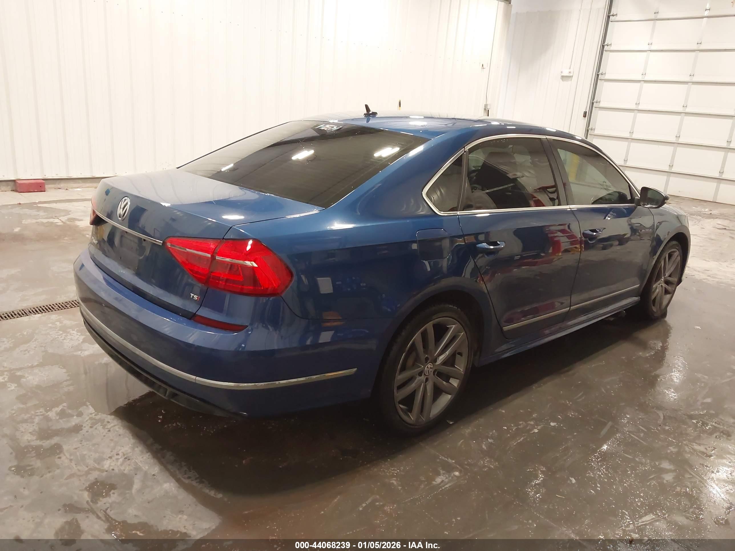 VOLKSWAGEN PASSAT image 4