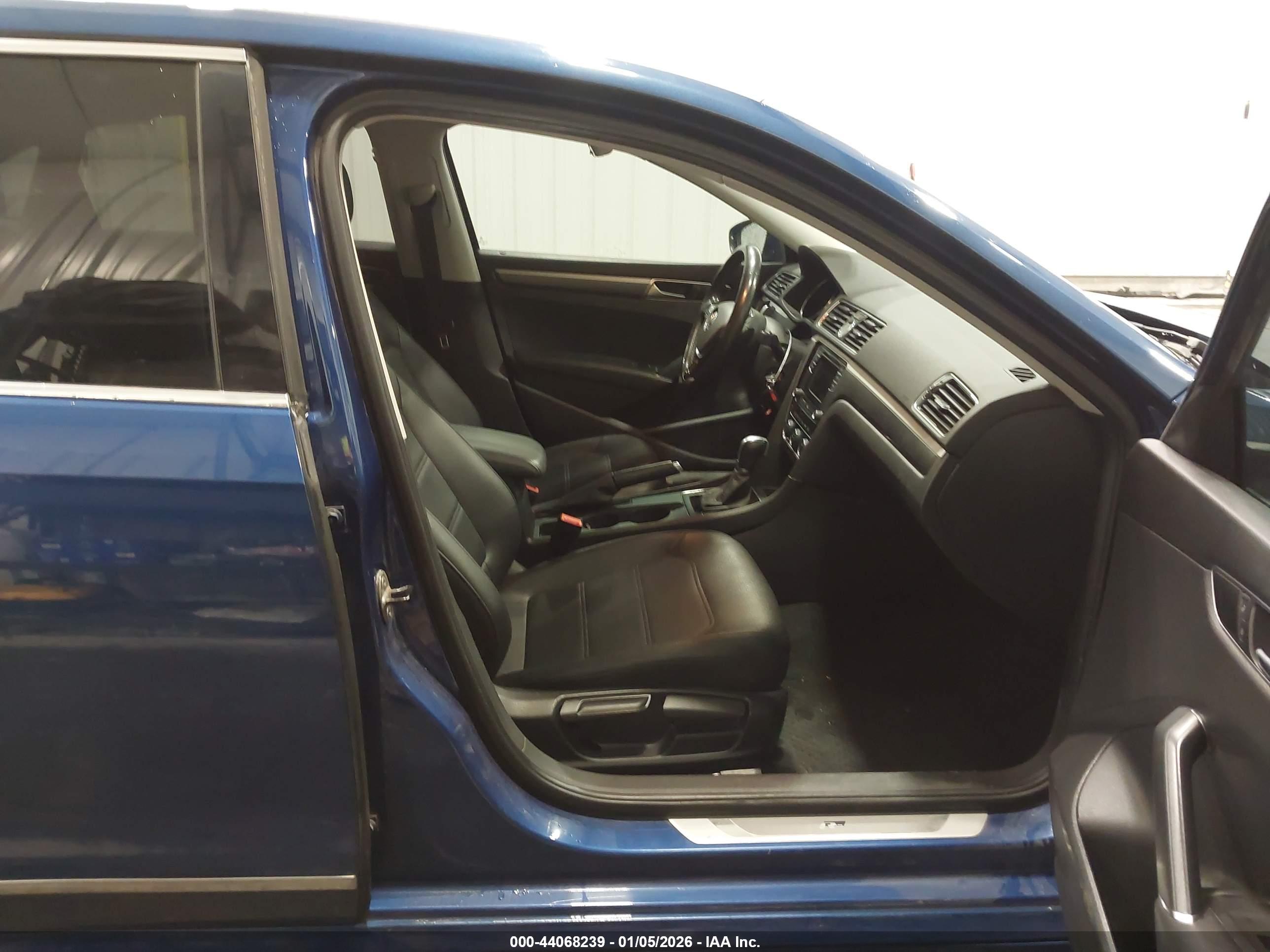 VOLKSWAGEN PASSAT image 5