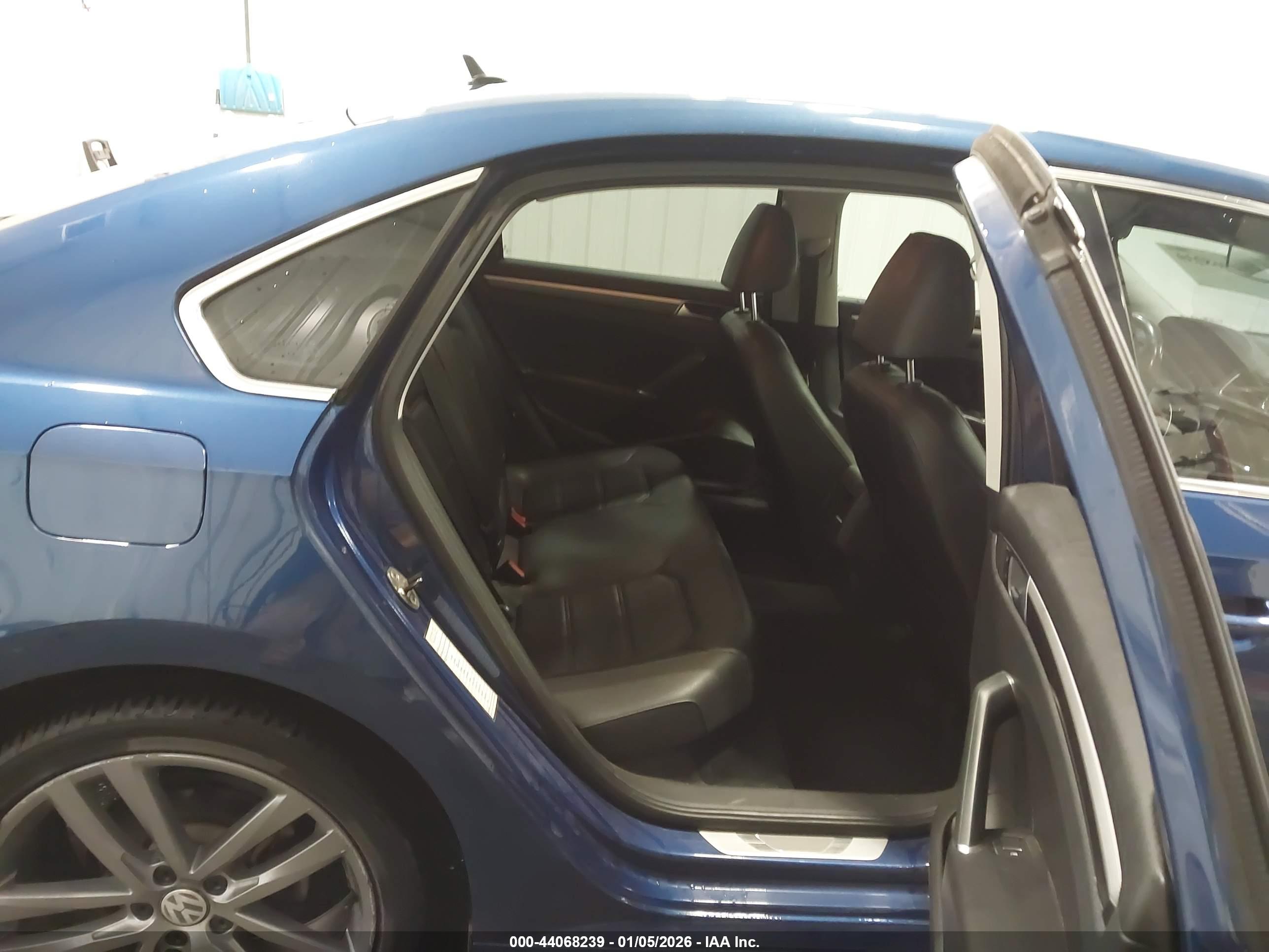 VOLKSWAGEN PASSAT image 8