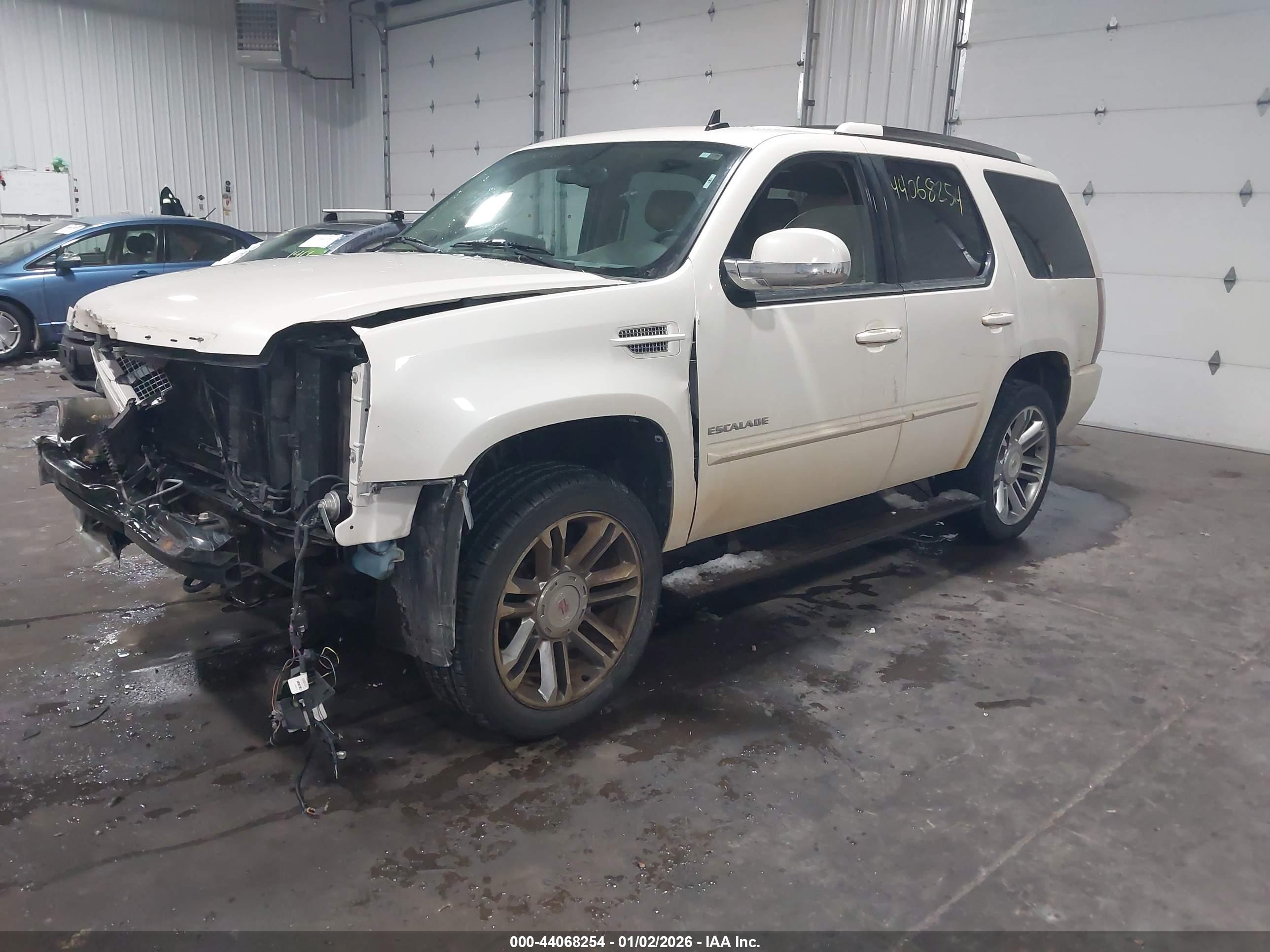 CADILLAC ESCALADE image 2