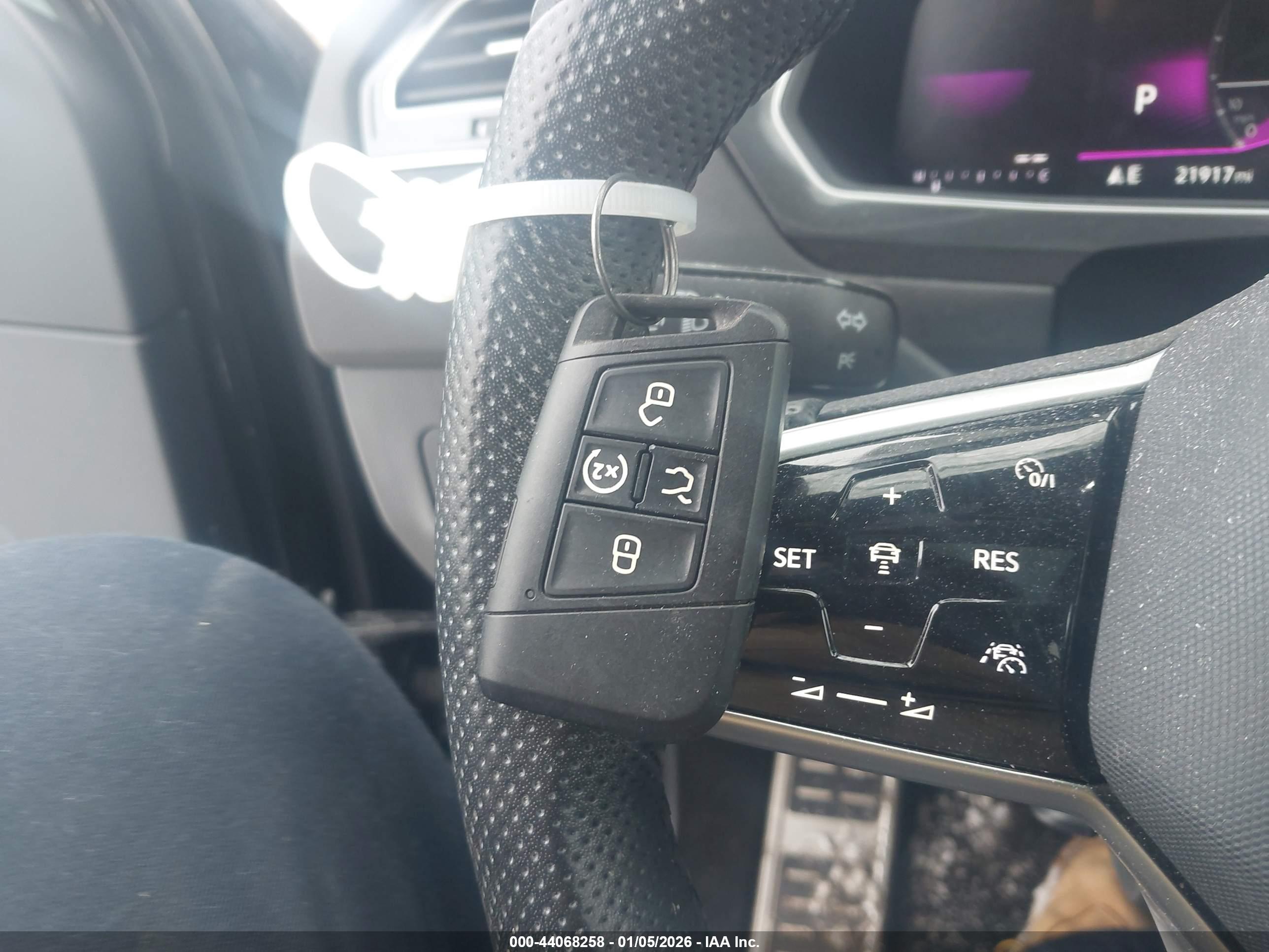 VOLKSWAGEN TIGUAN image 11