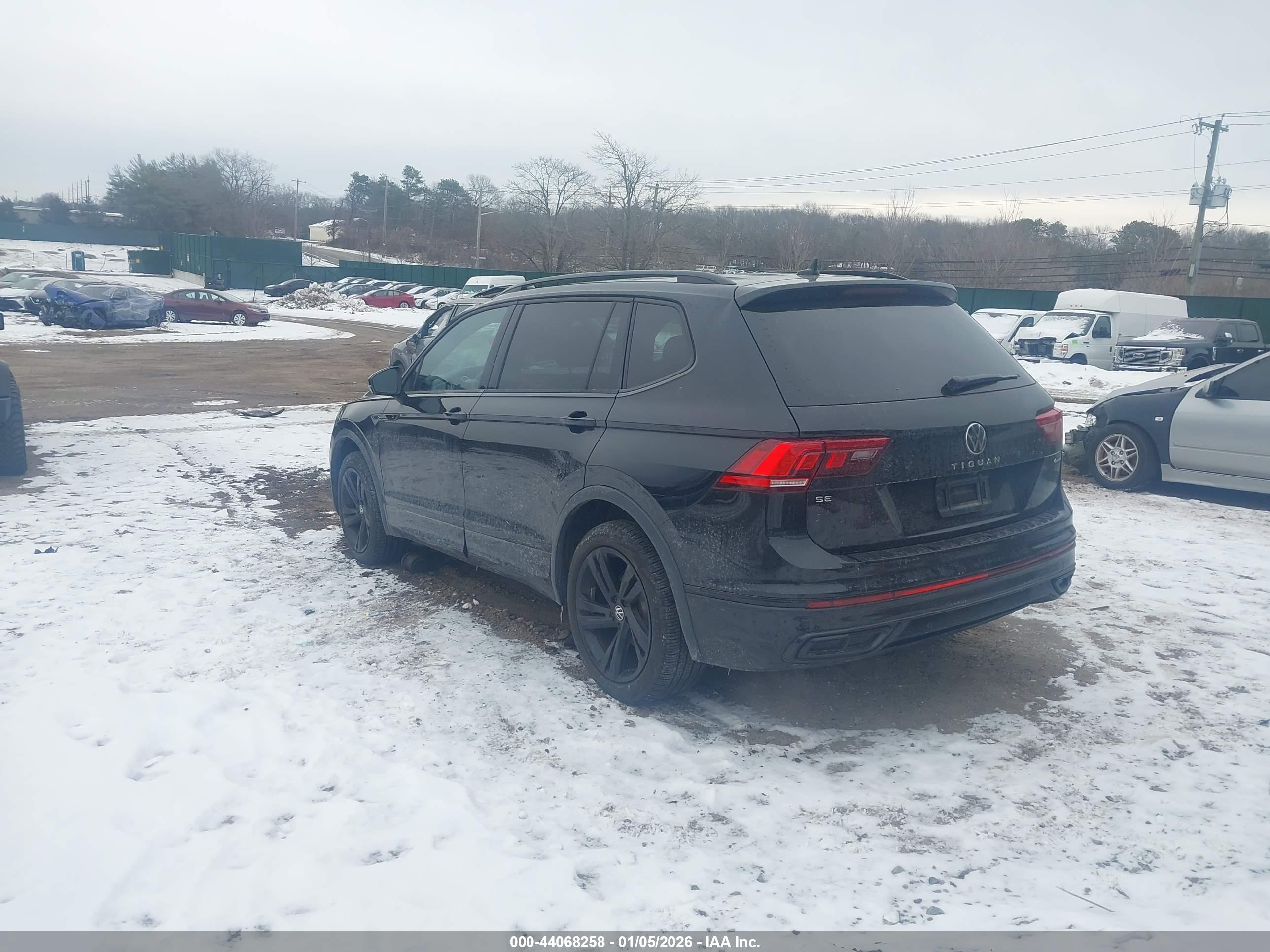 VOLKSWAGEN TIGUAN image 3
