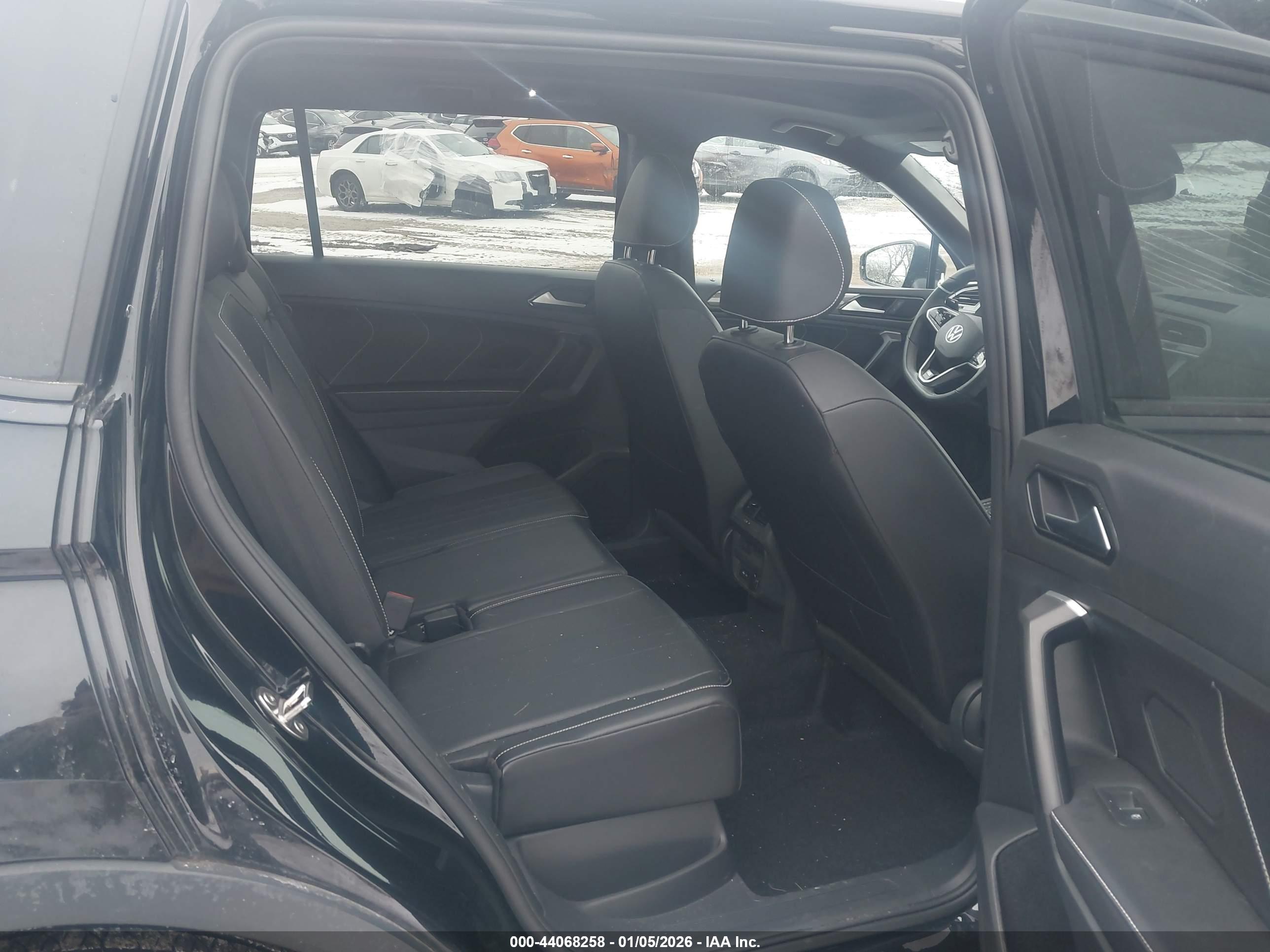 VOLKSWAGEN TIGUAN image 8