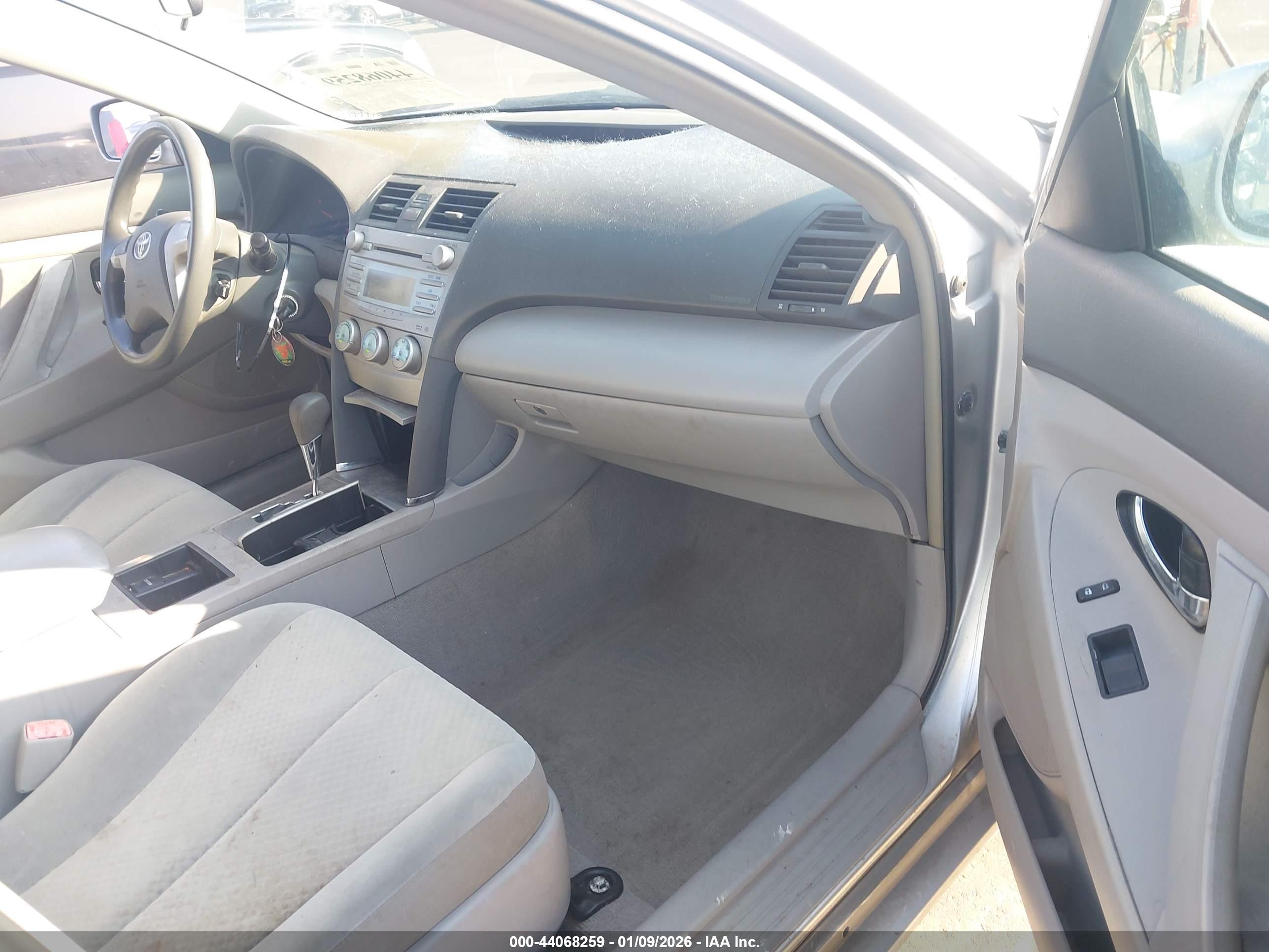 TOYOTA CAMRY image 5