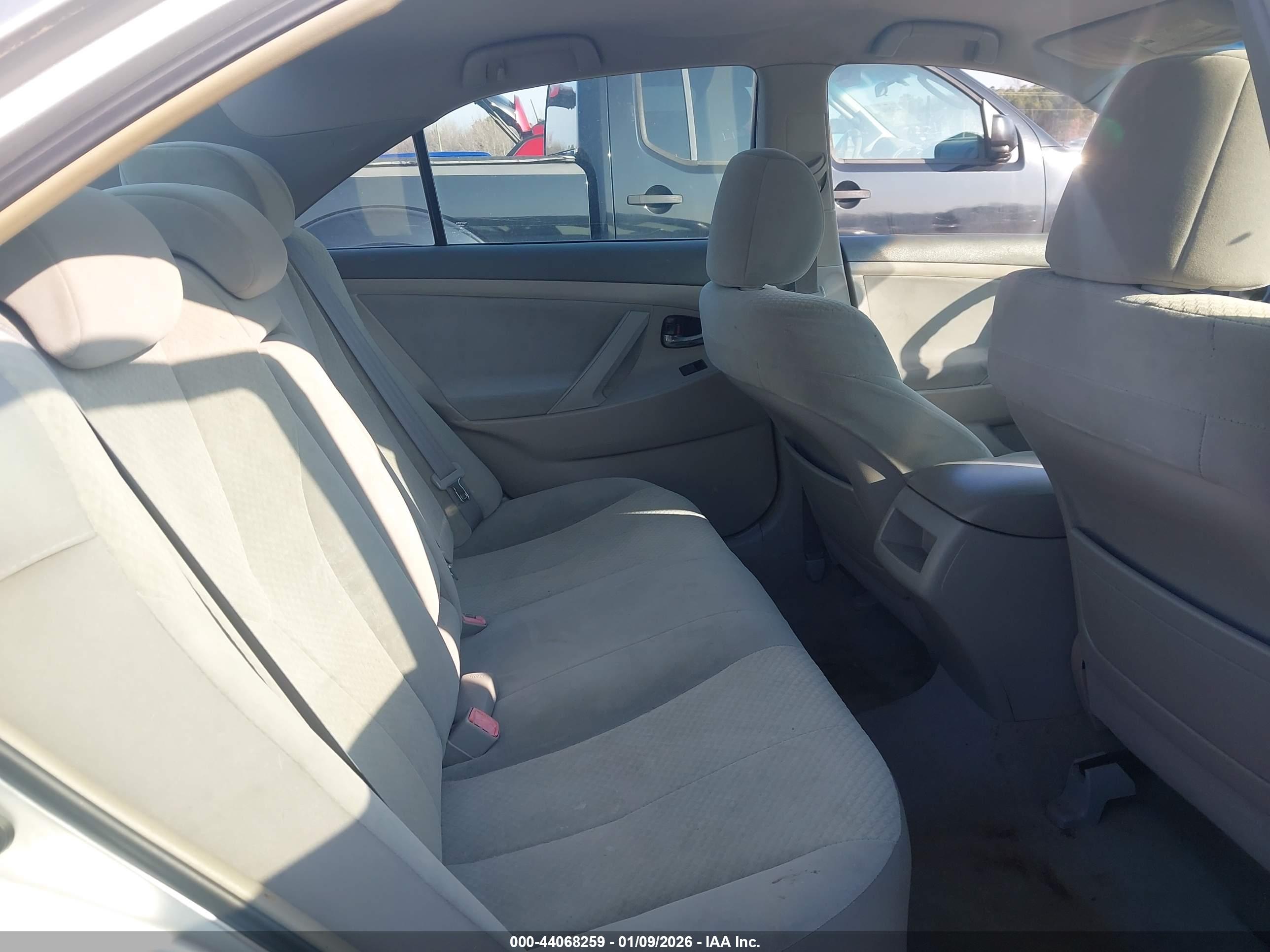 TOYOTA CAMRY image 8