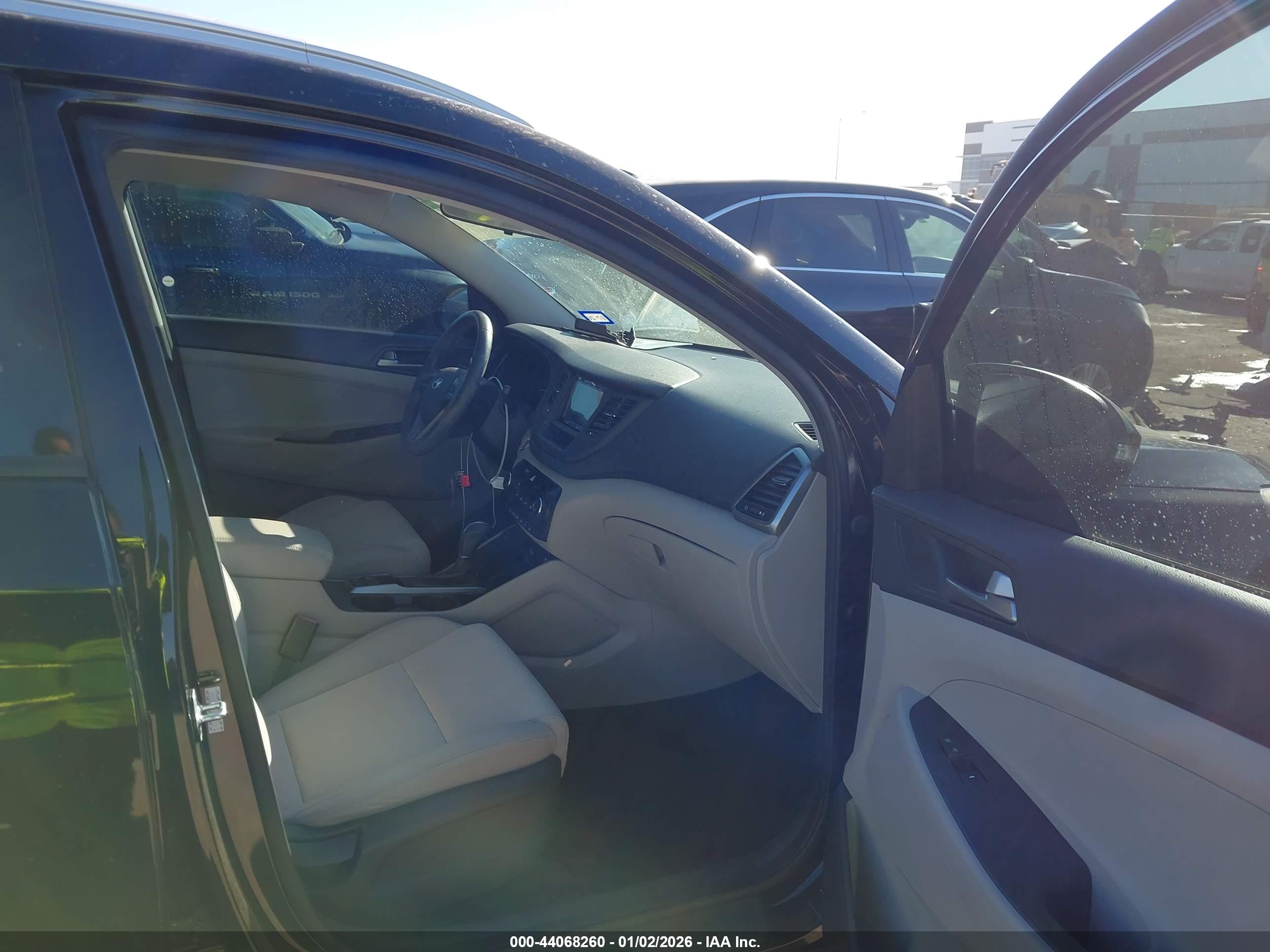 HYUNDAI TUCSON image 5