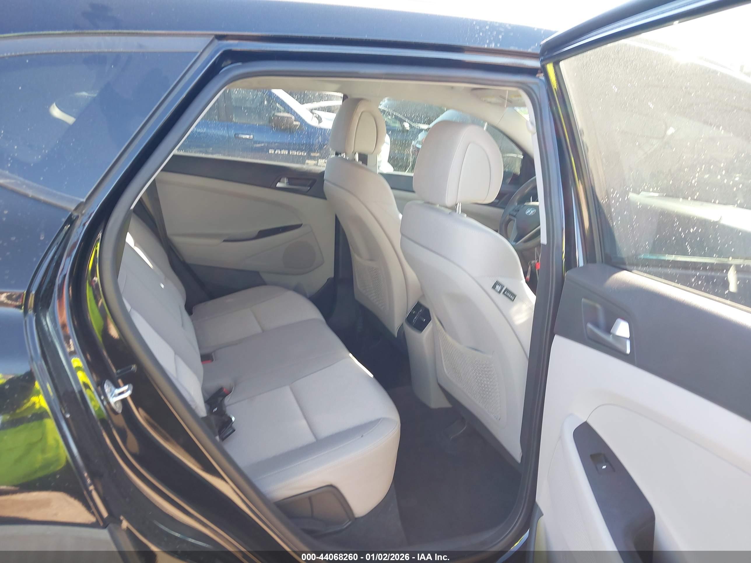 HYUNDAI TUCSON image 8