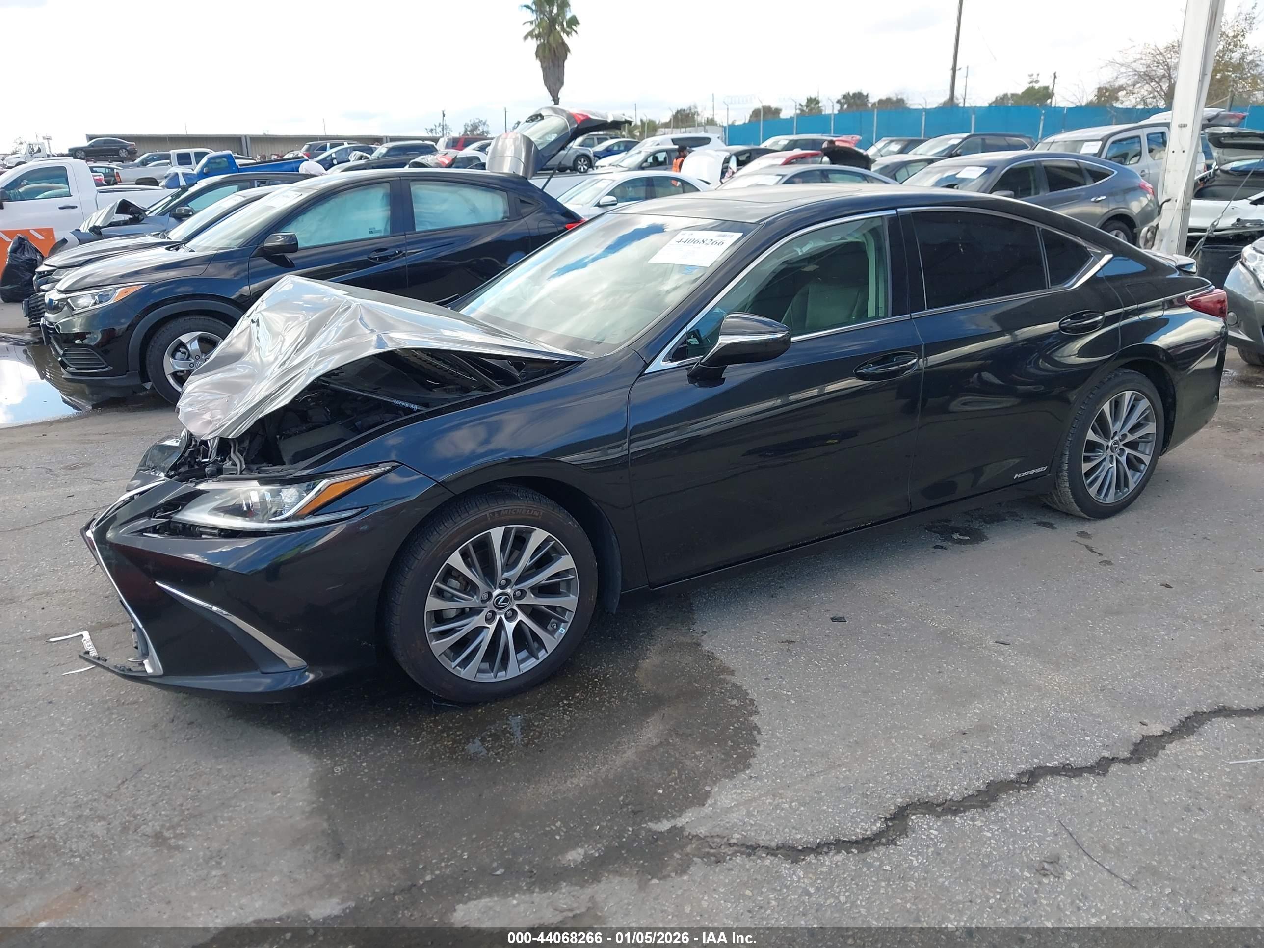 LEXUS ES image 2