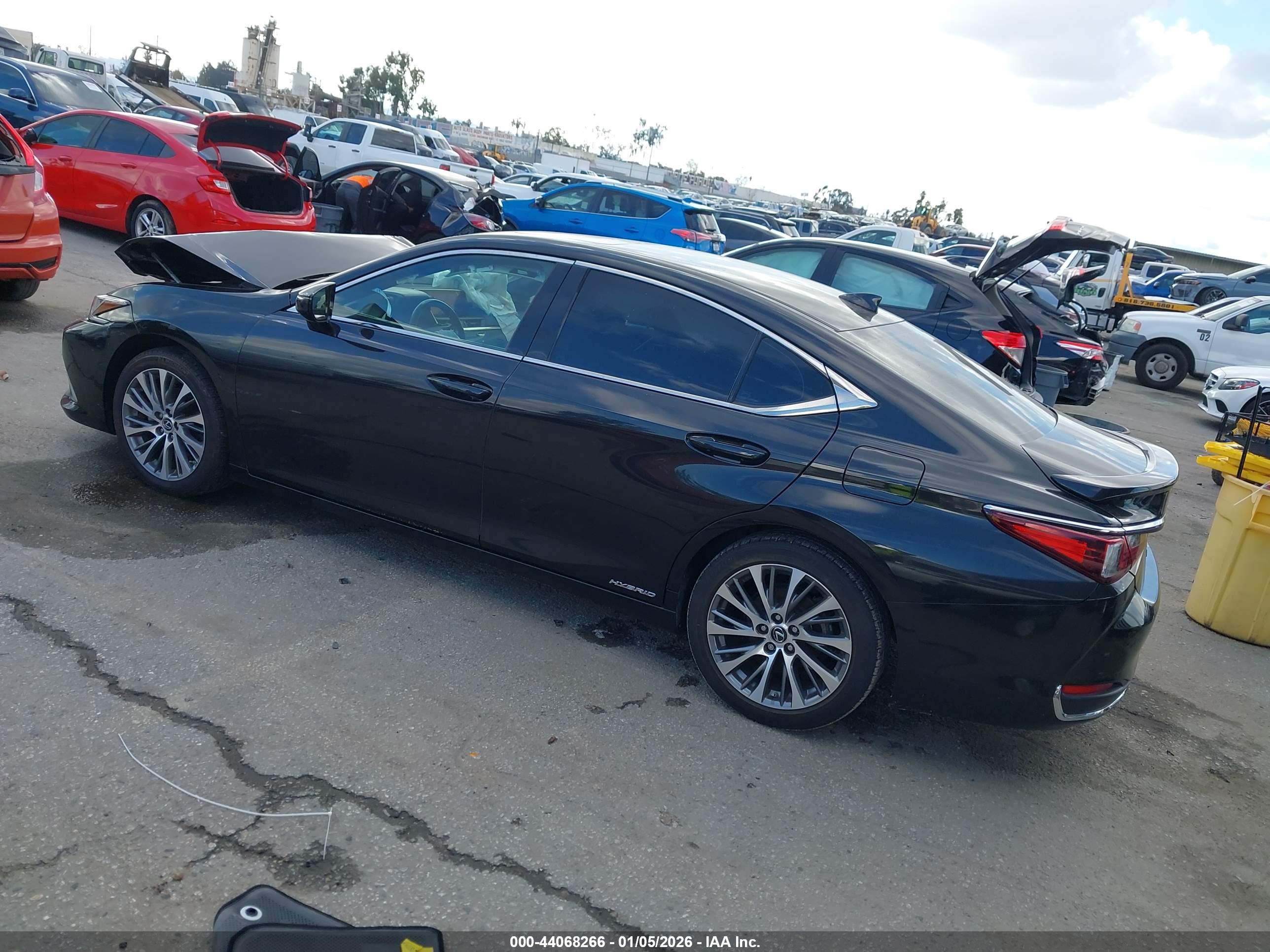 LEXUS ES image 3