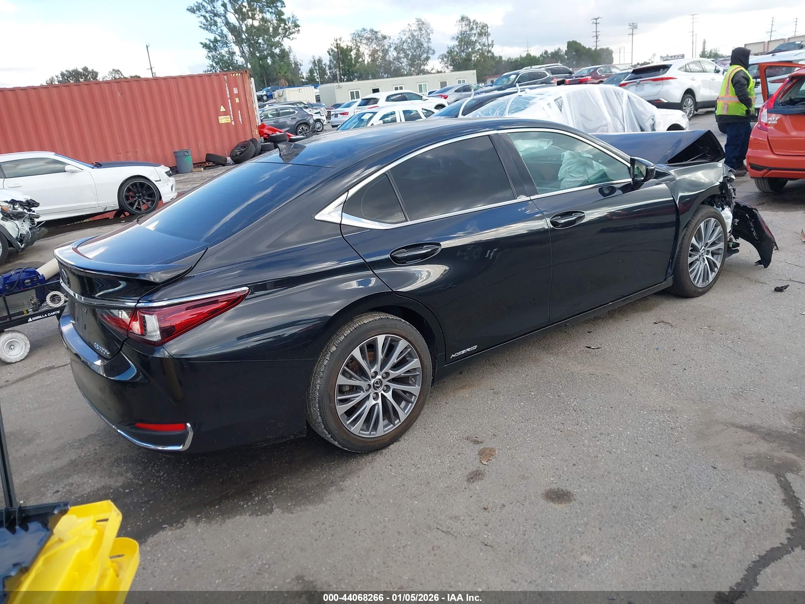 LEXUS ES image 4