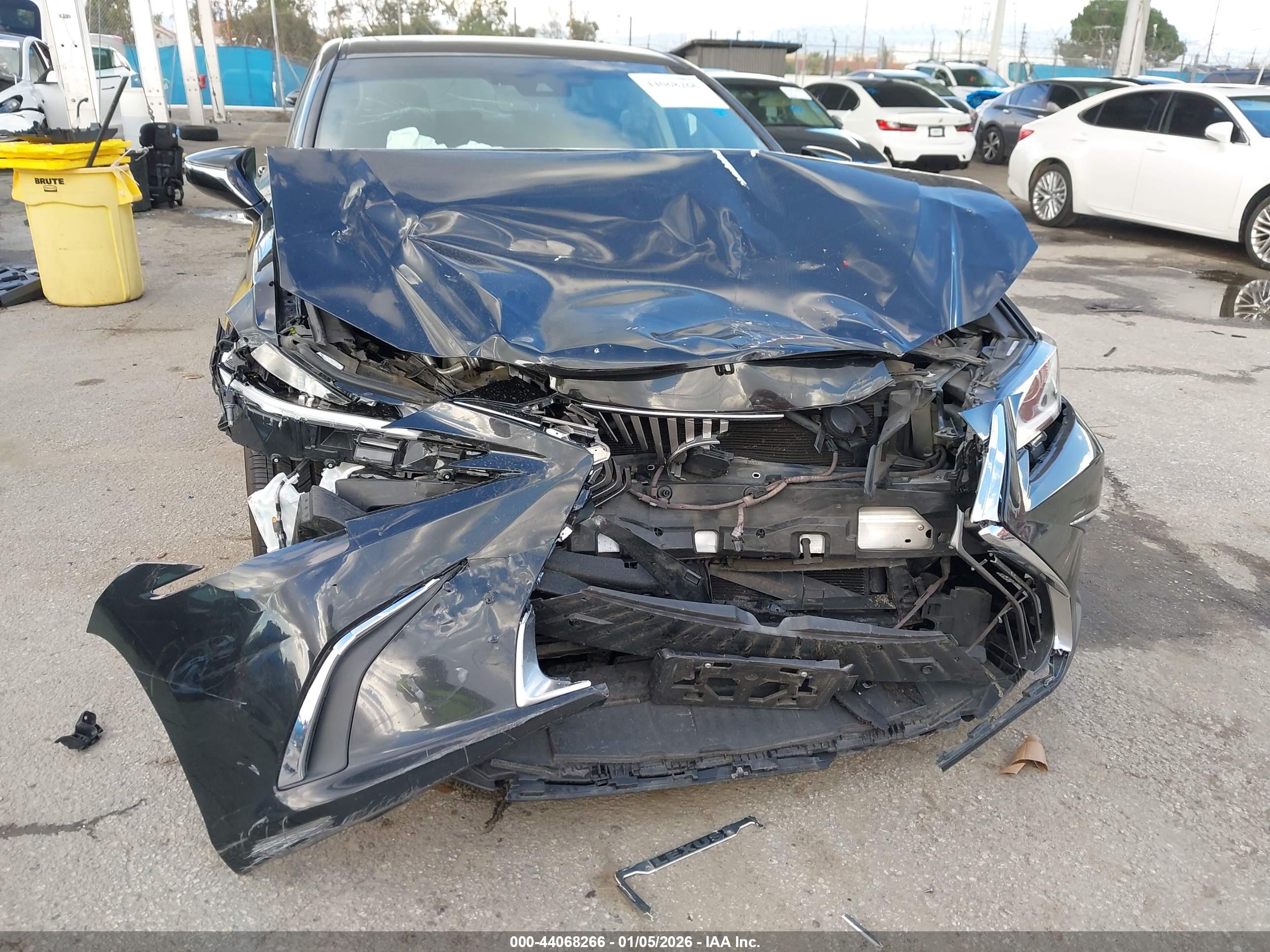 LEXUS ES image 6