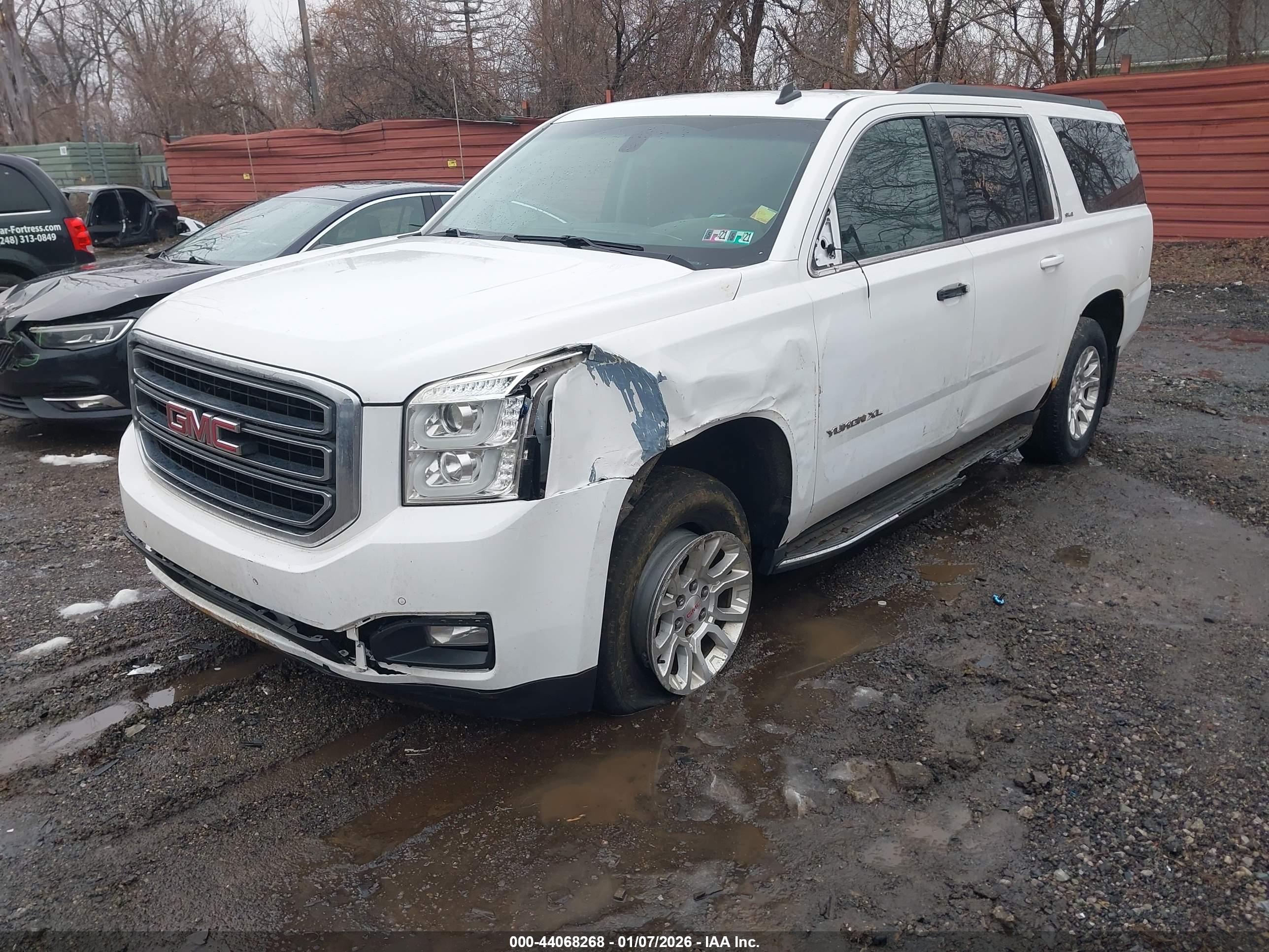 GMC YUKON image 2
