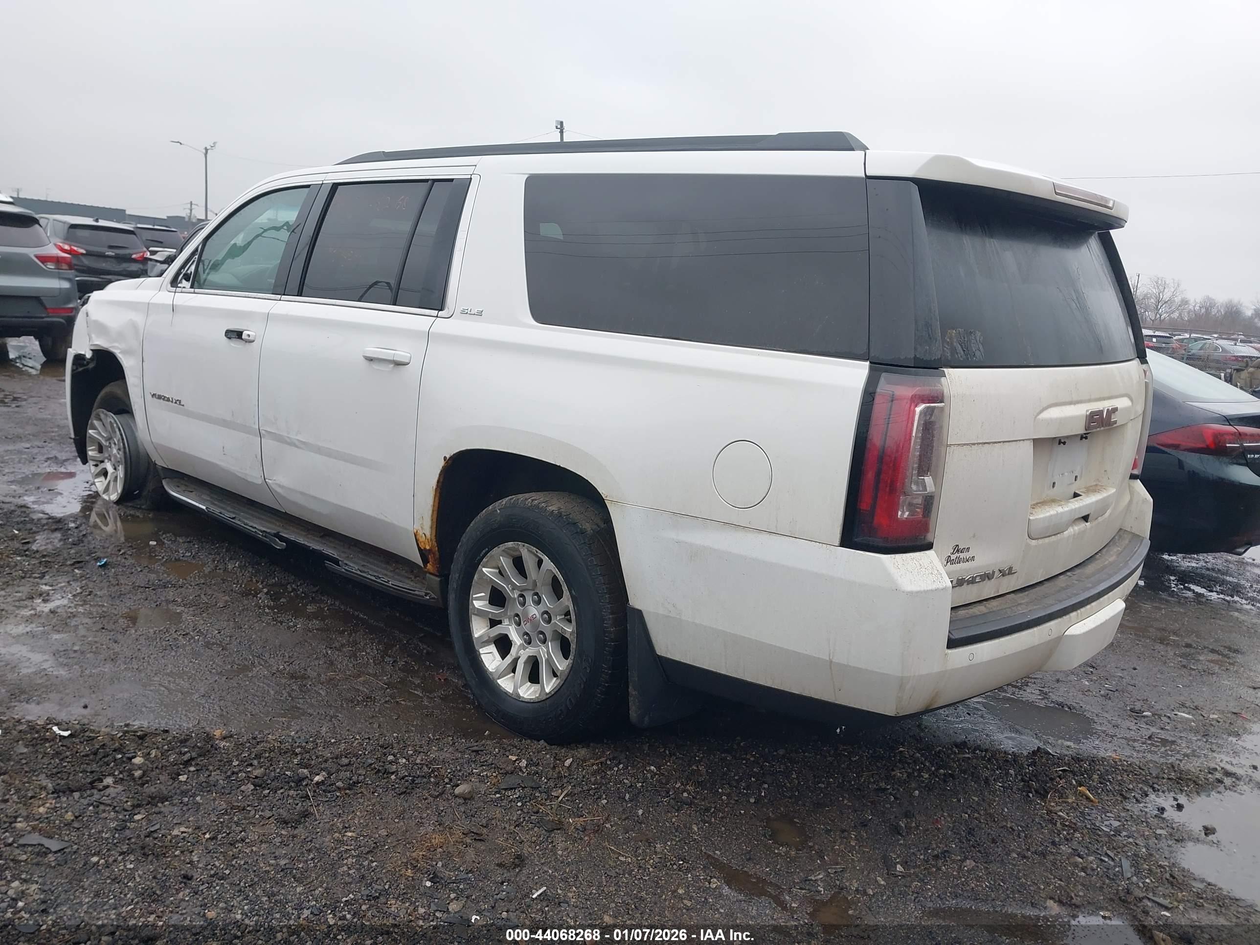 GMC YUKON image 3