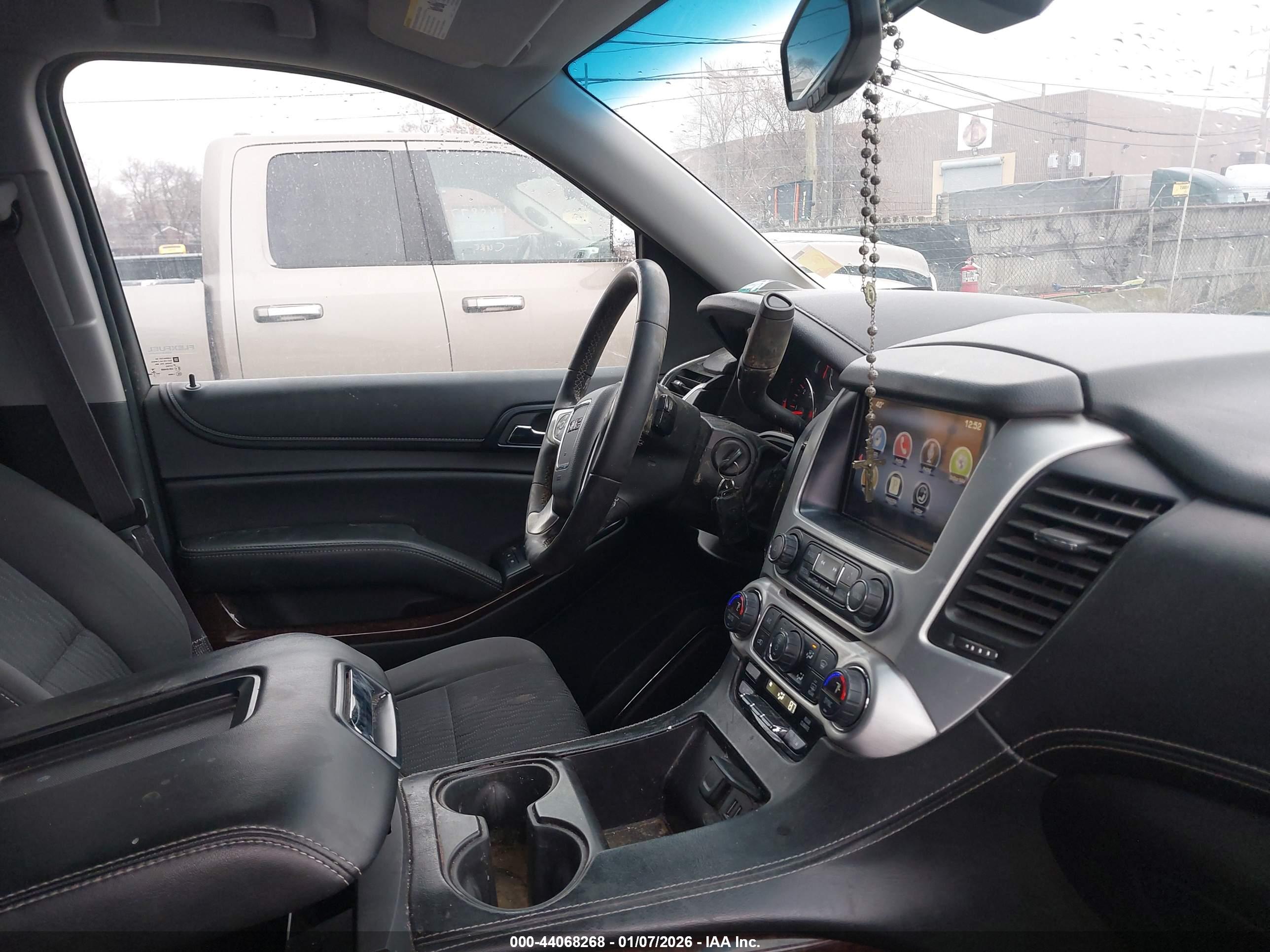 GMC YUKON image 5