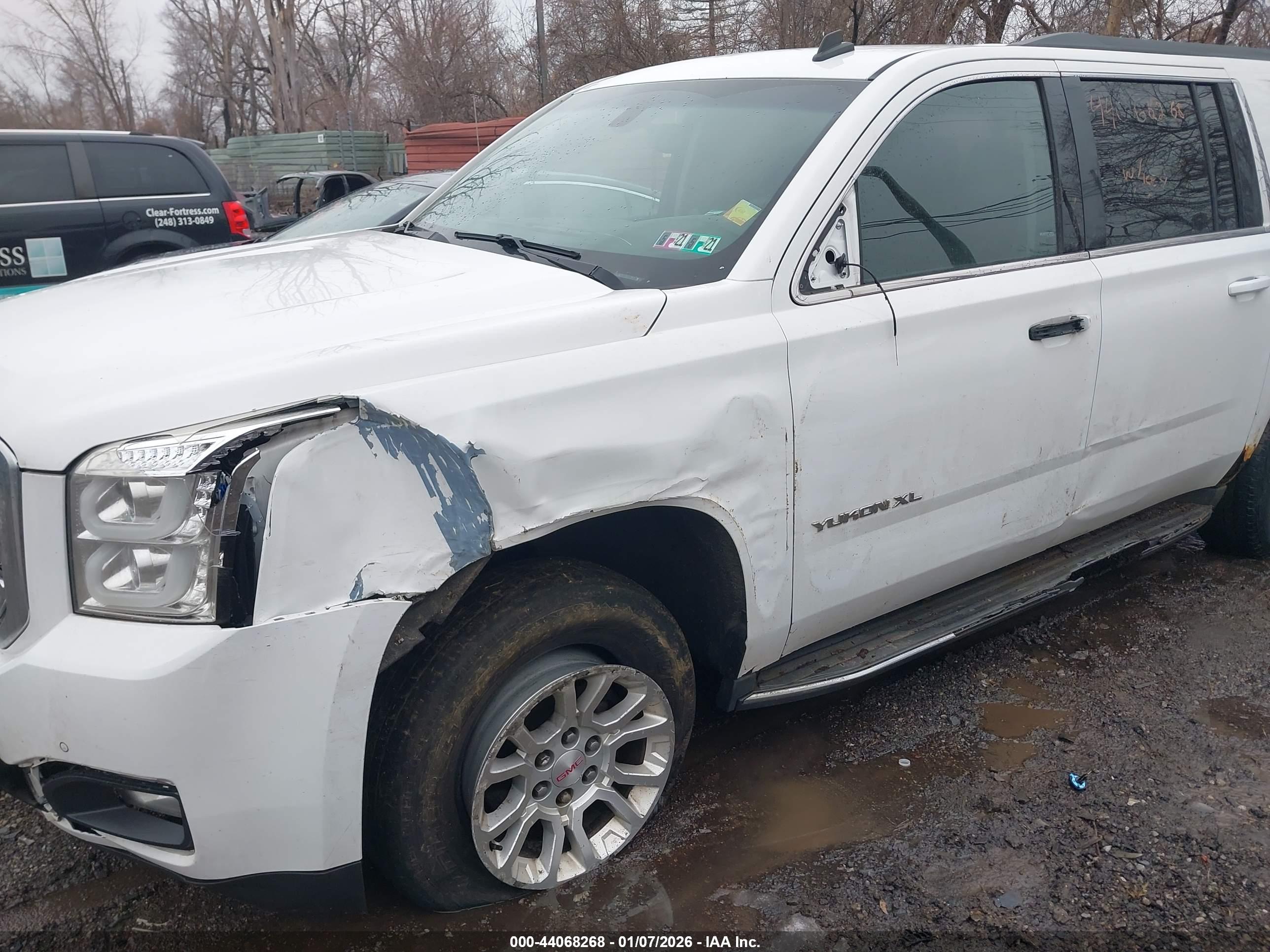 GMC YUKON image 6