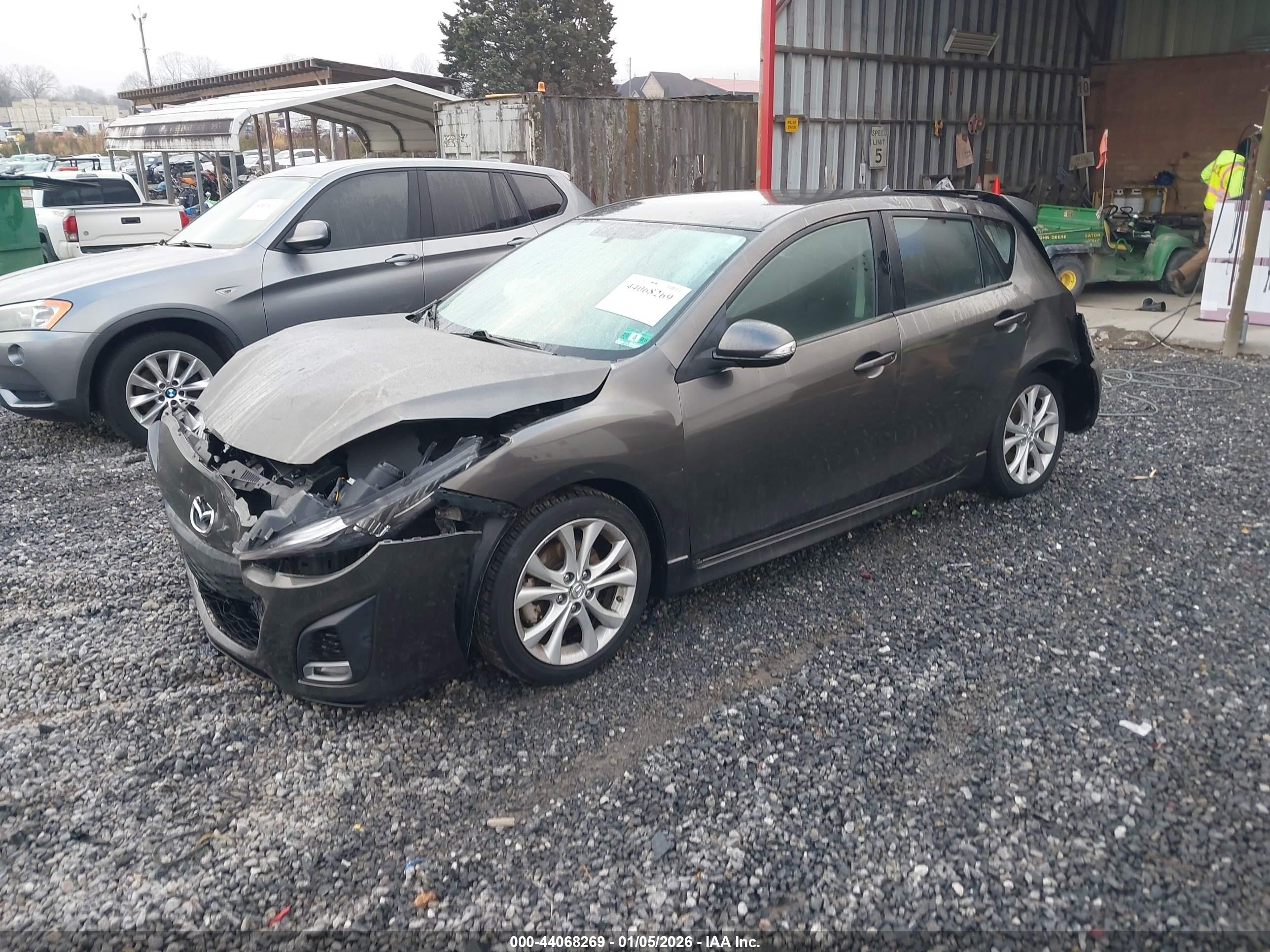 MAZDA MAZDA3 image 2