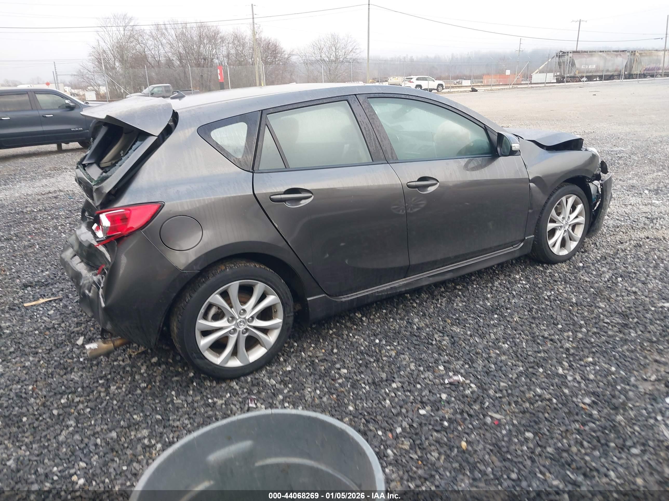 MAZDA MAZDA3 image 4
