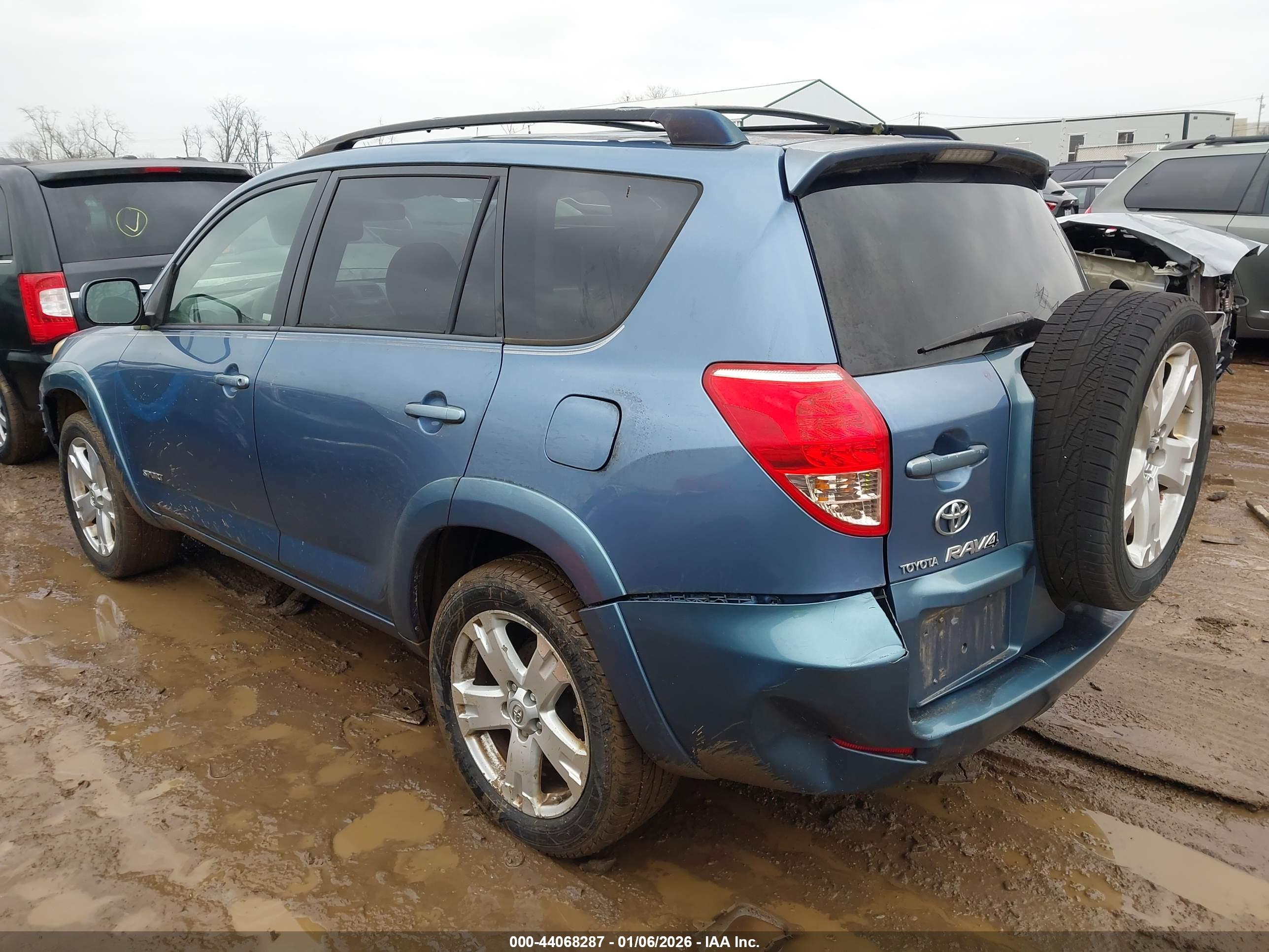 TOYOTA RAV4 image 3
