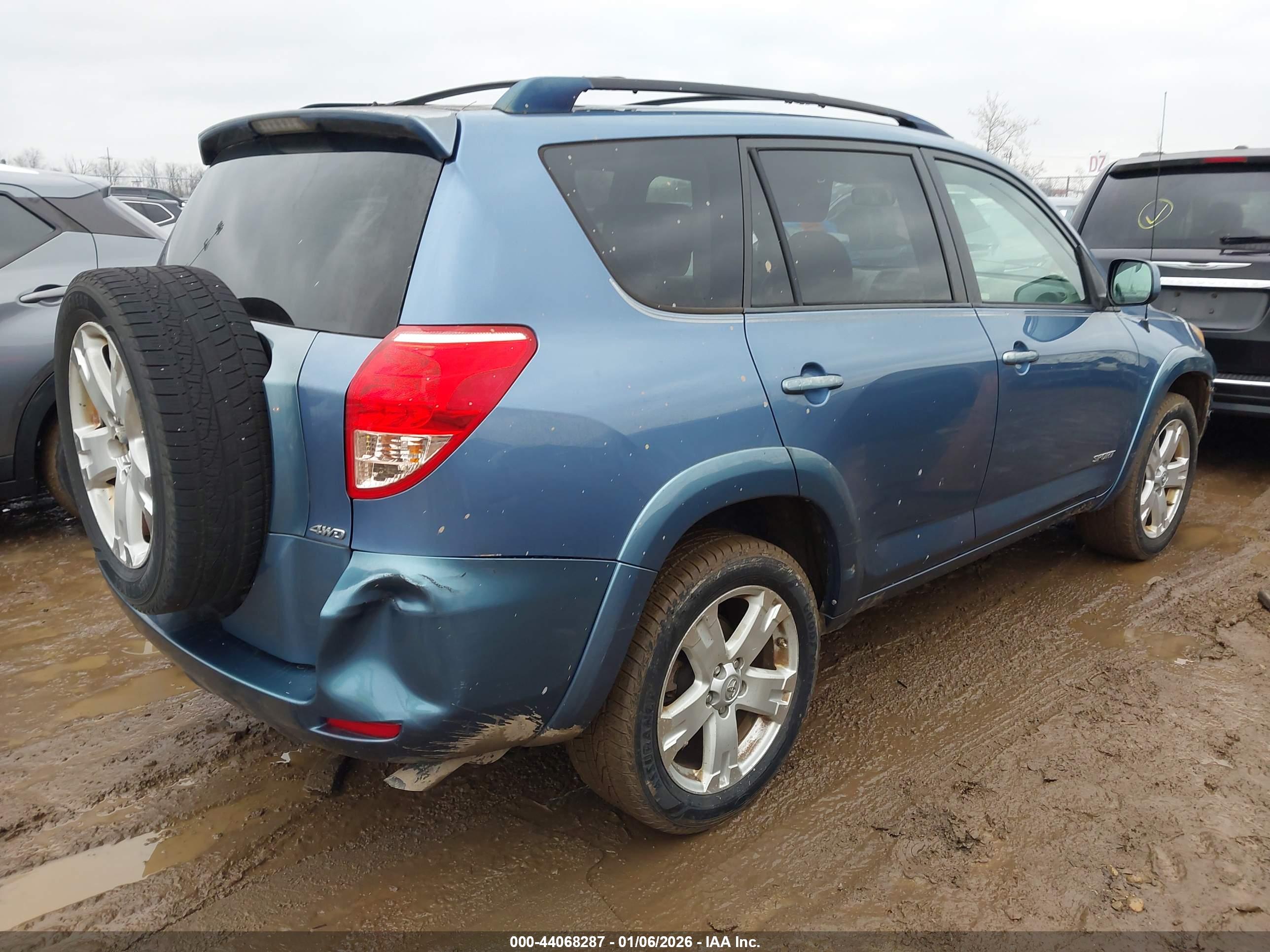 TOYOTA RAV4 image 4