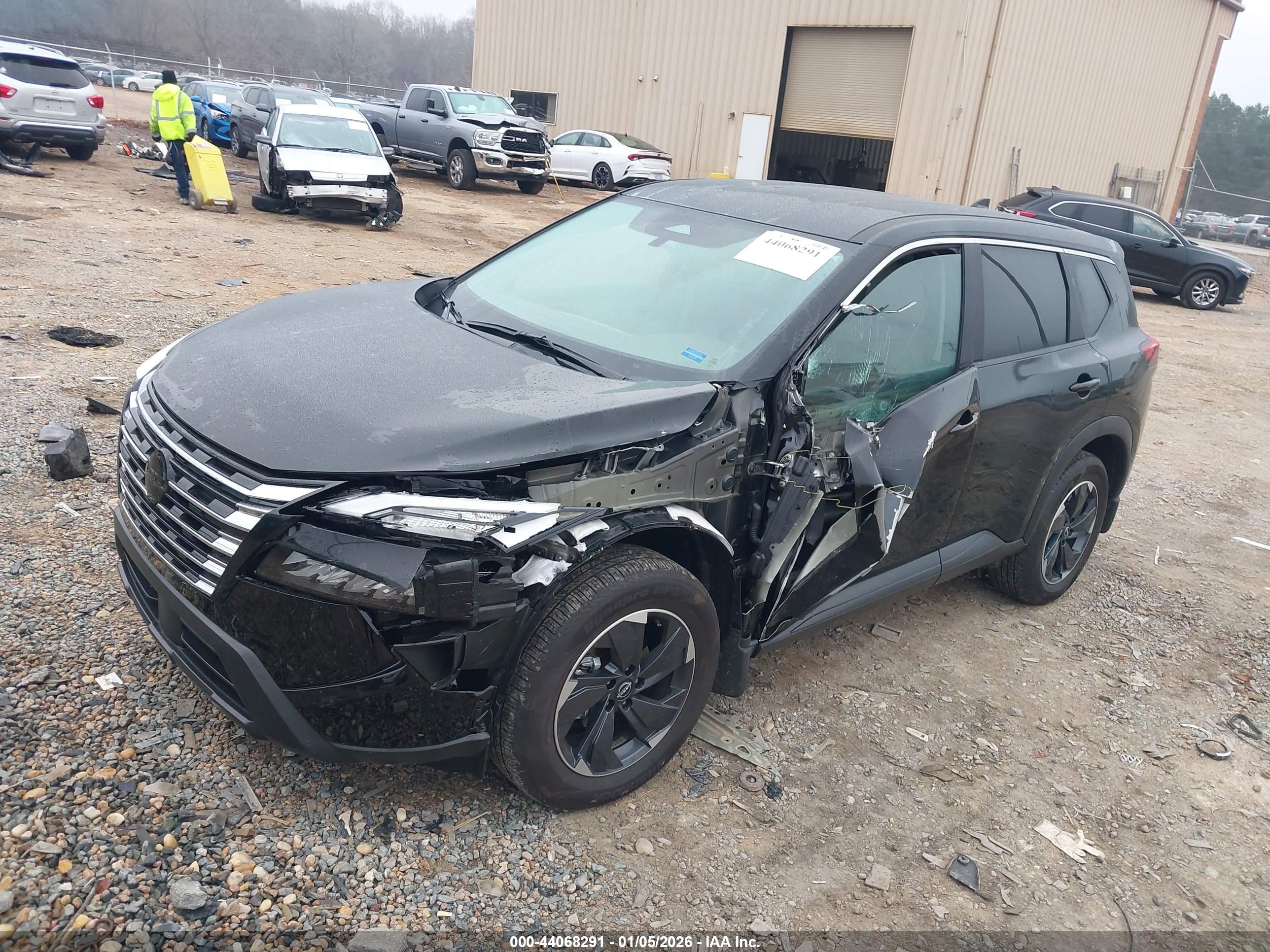 NISSAN ROGUE image 2