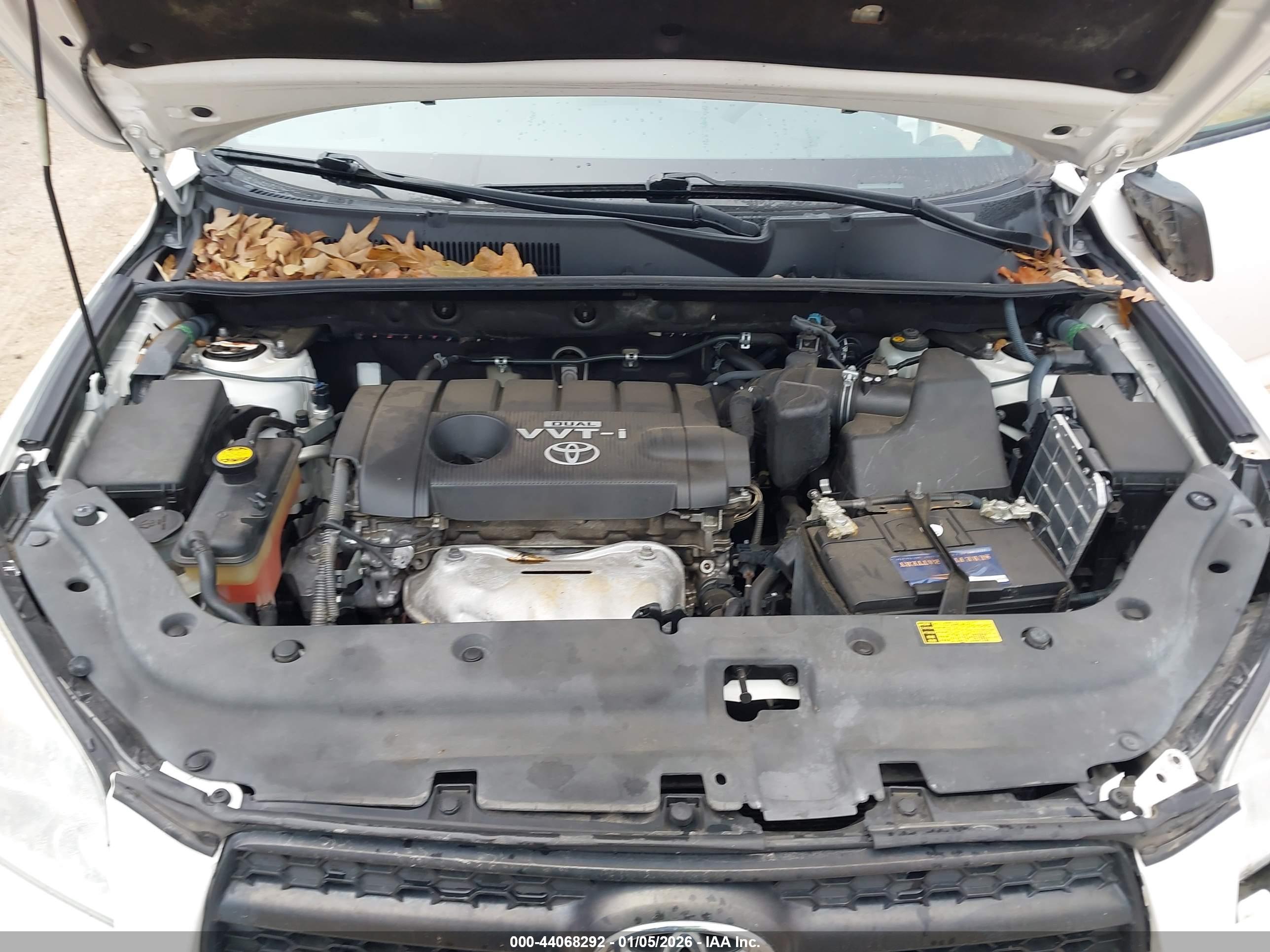 TOYOTA RAV4 image 10