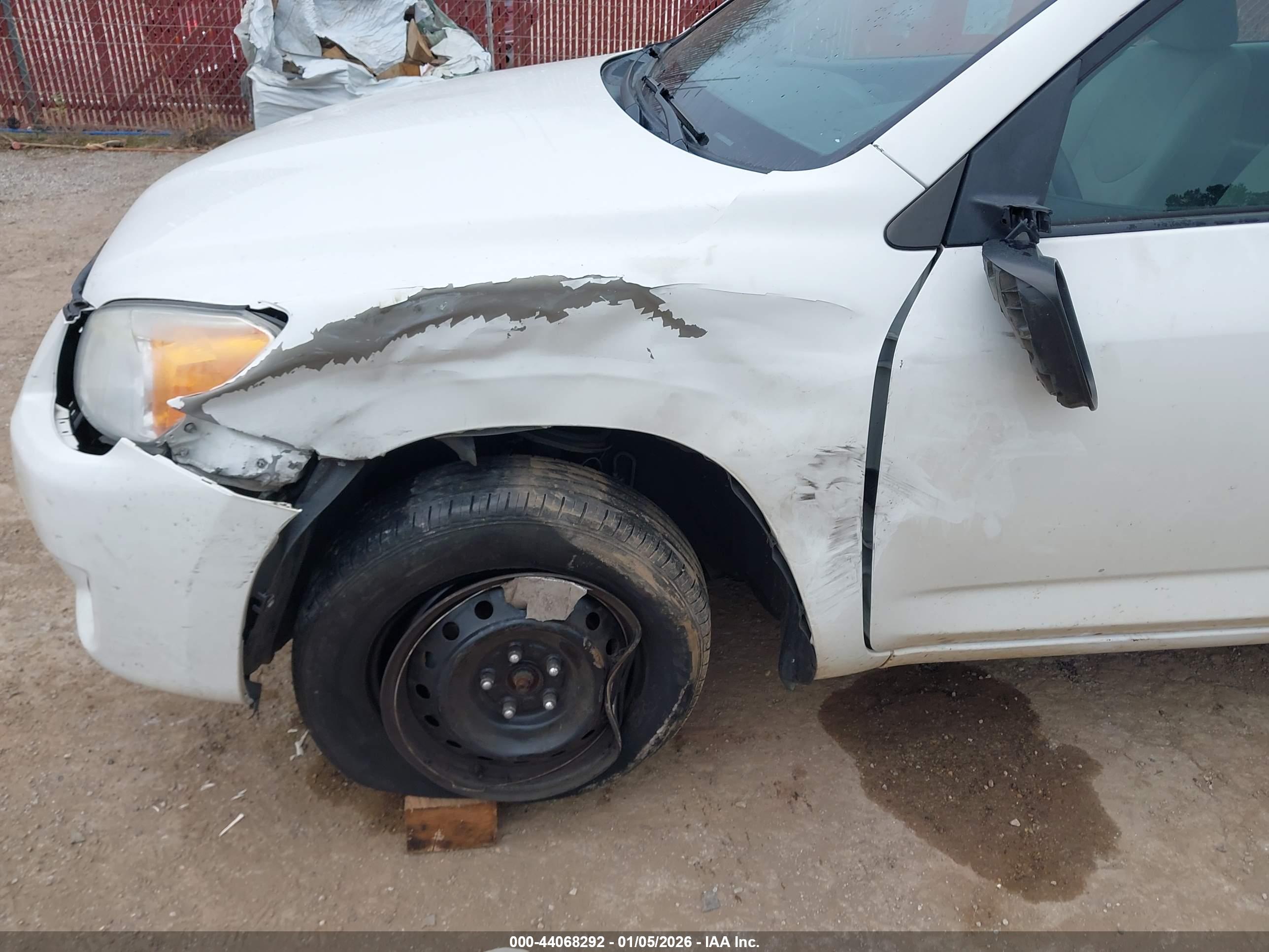 TOYOTA RAV4 image 6