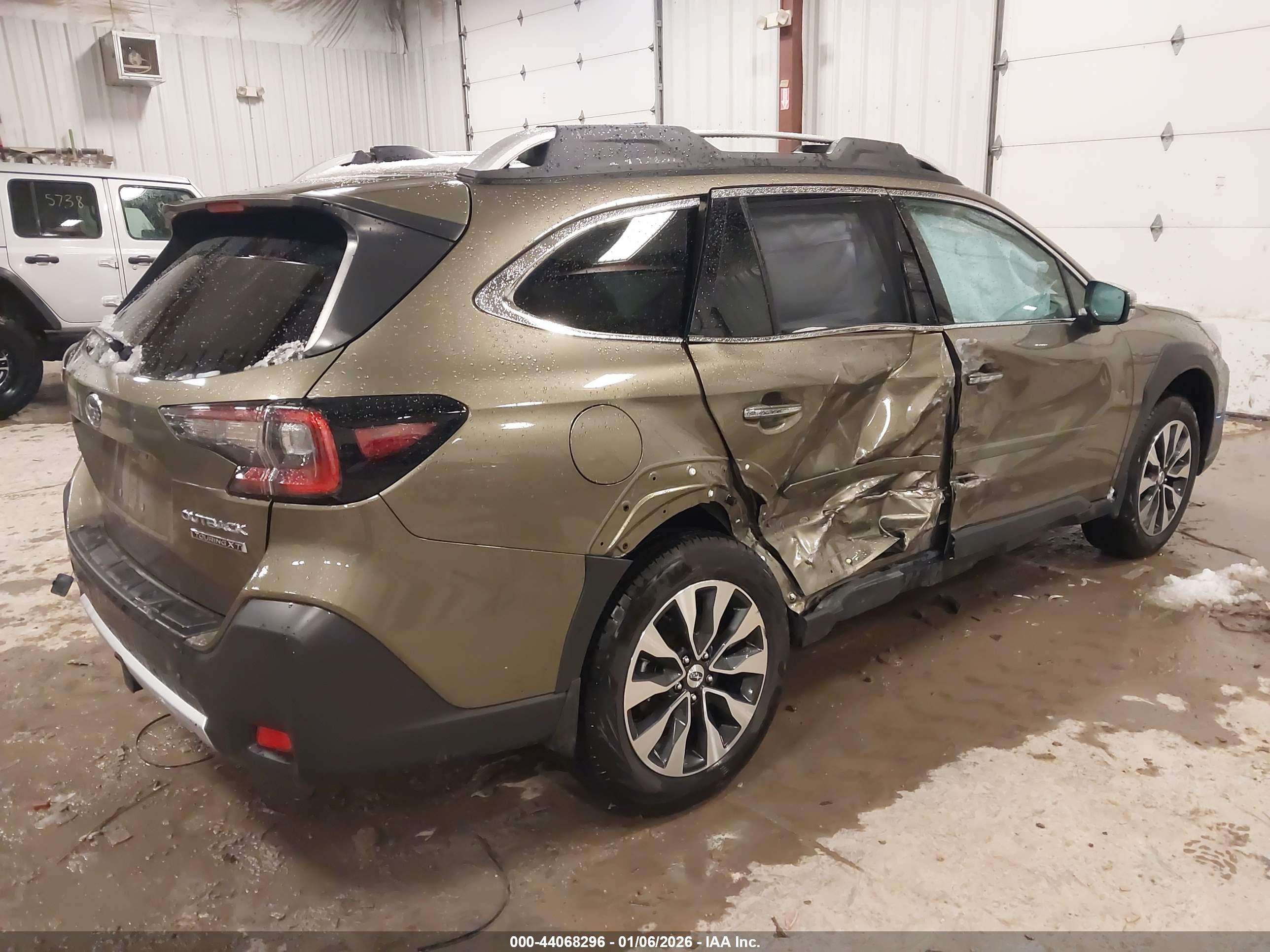 SUBARU OUTBACK image 4