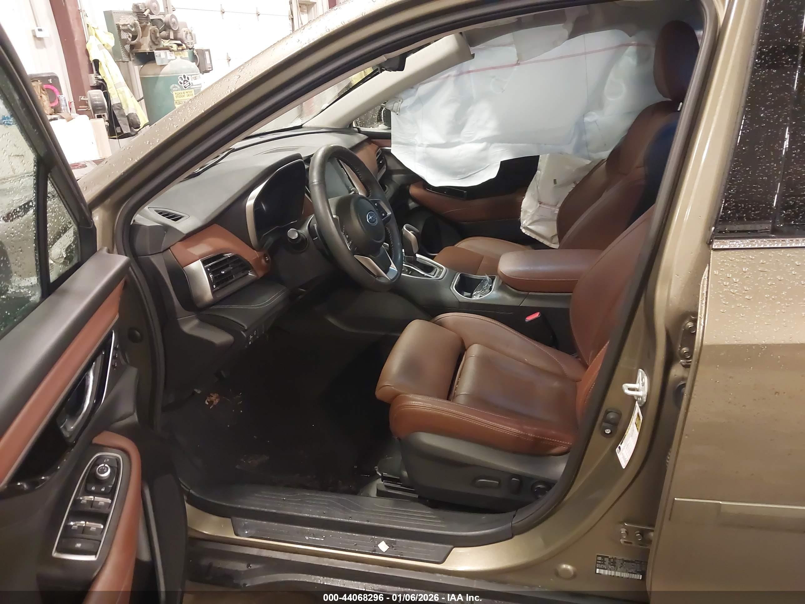 SUBARU OUTBACK image 5