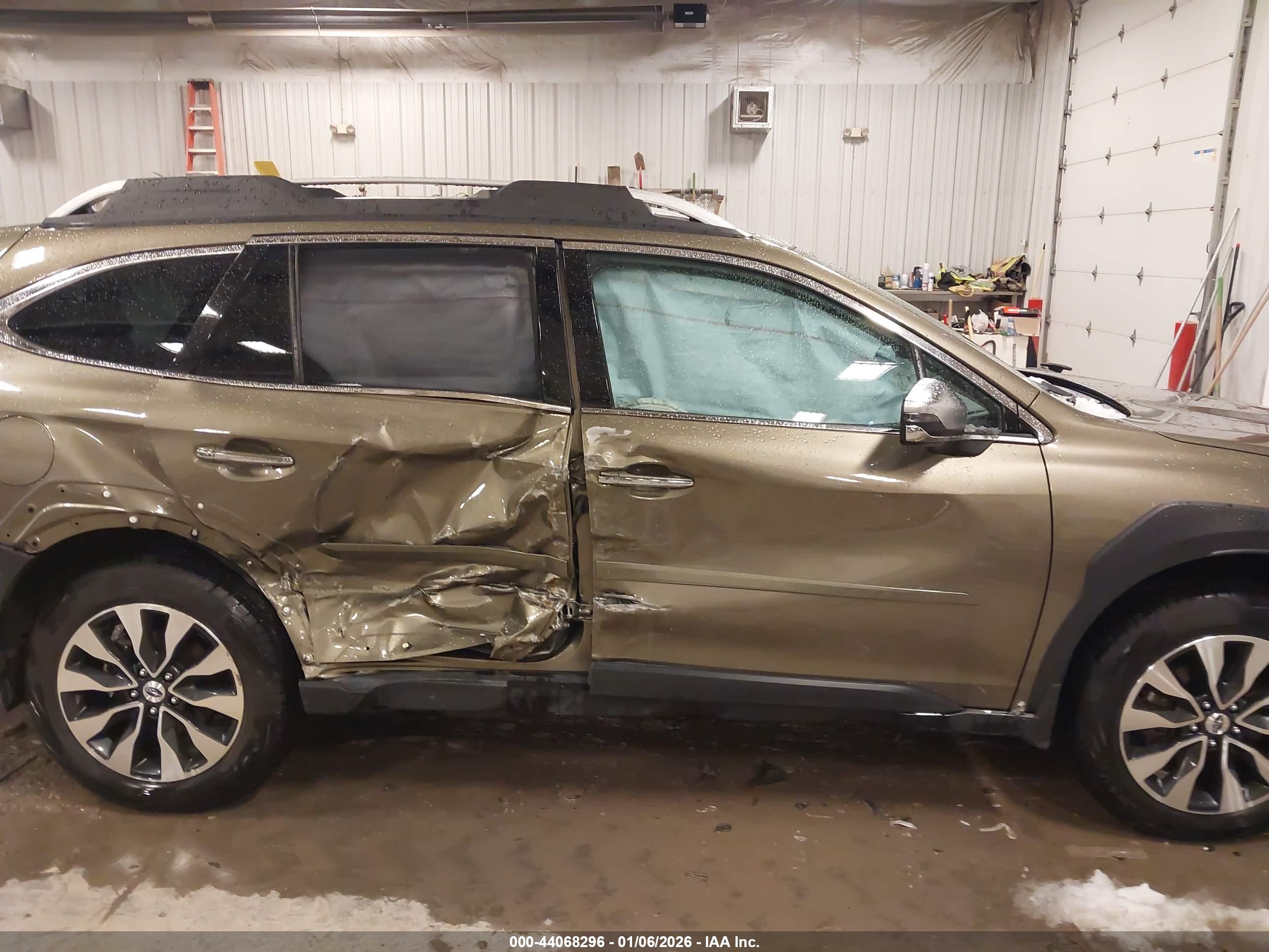 SUBARU OUTBACK image 6