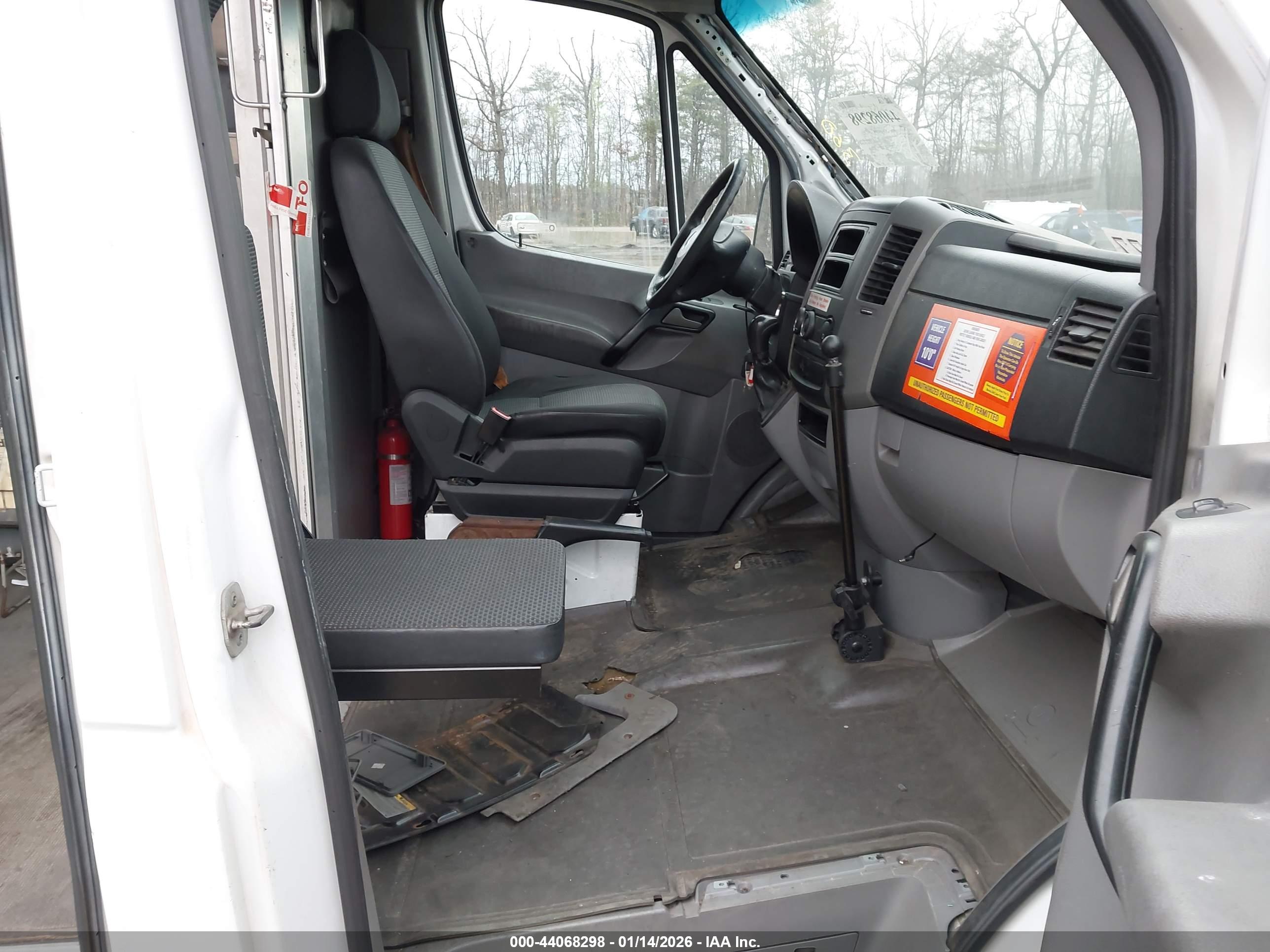 MERCEDES-BENZ SPRINTER image 5