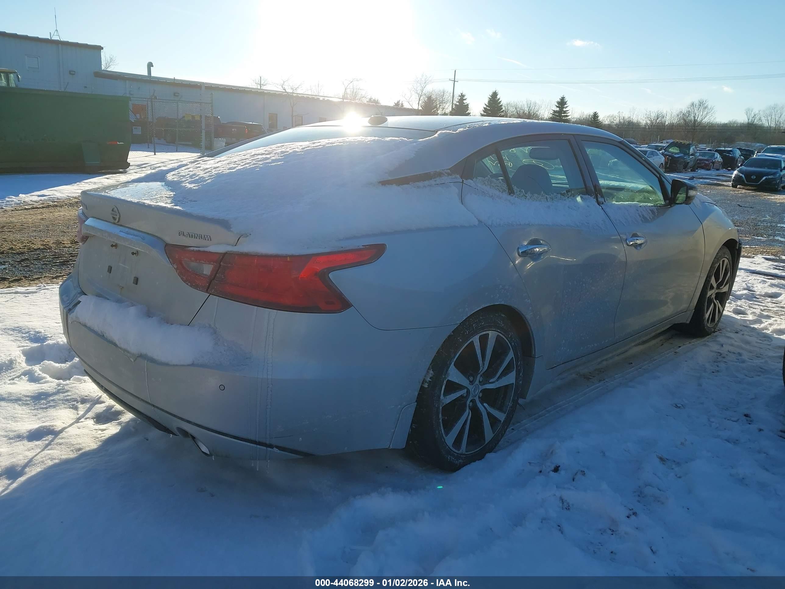 NISSAN MAXIMA image 4