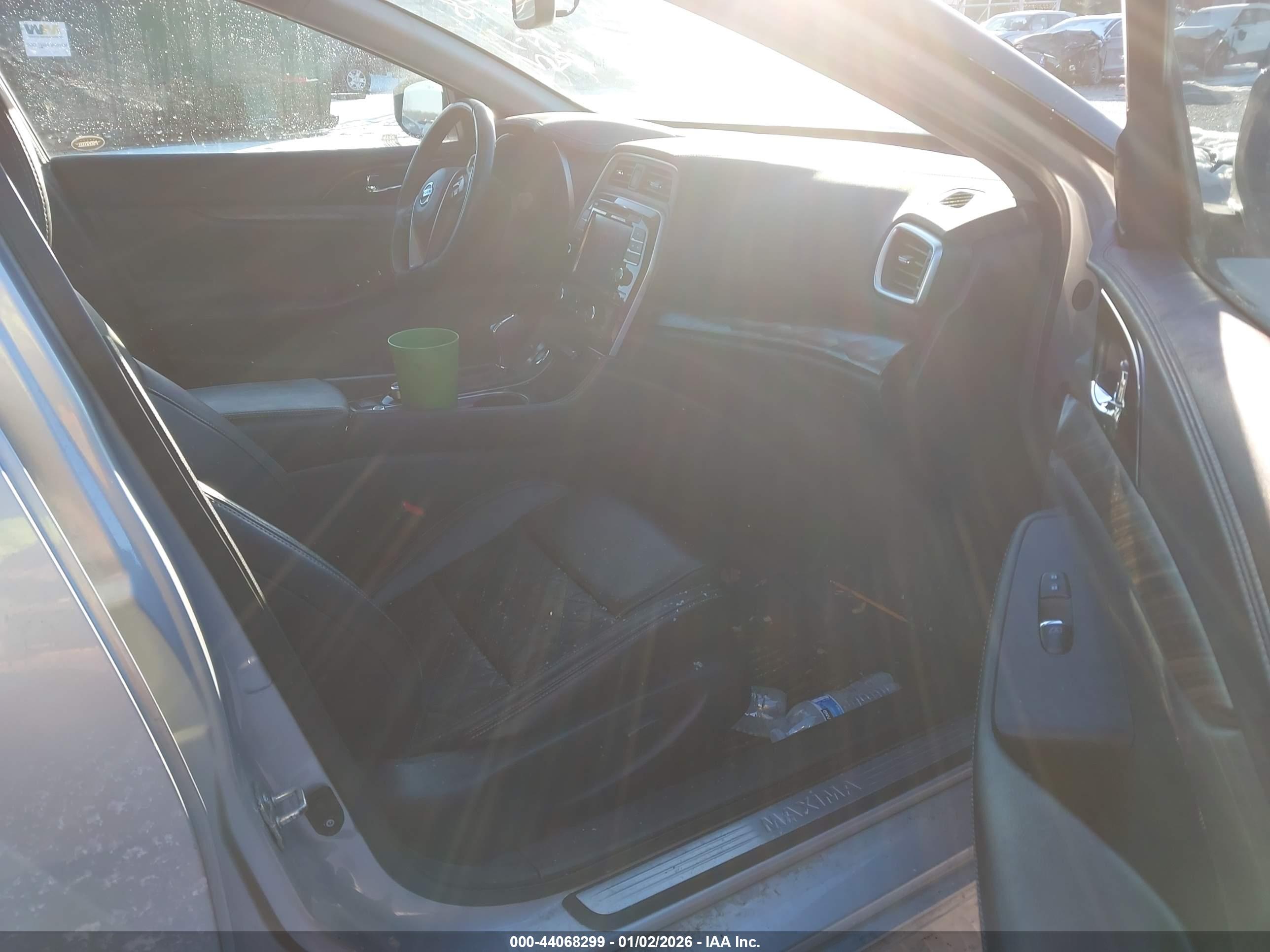 NISSAN MAXIMA image 5