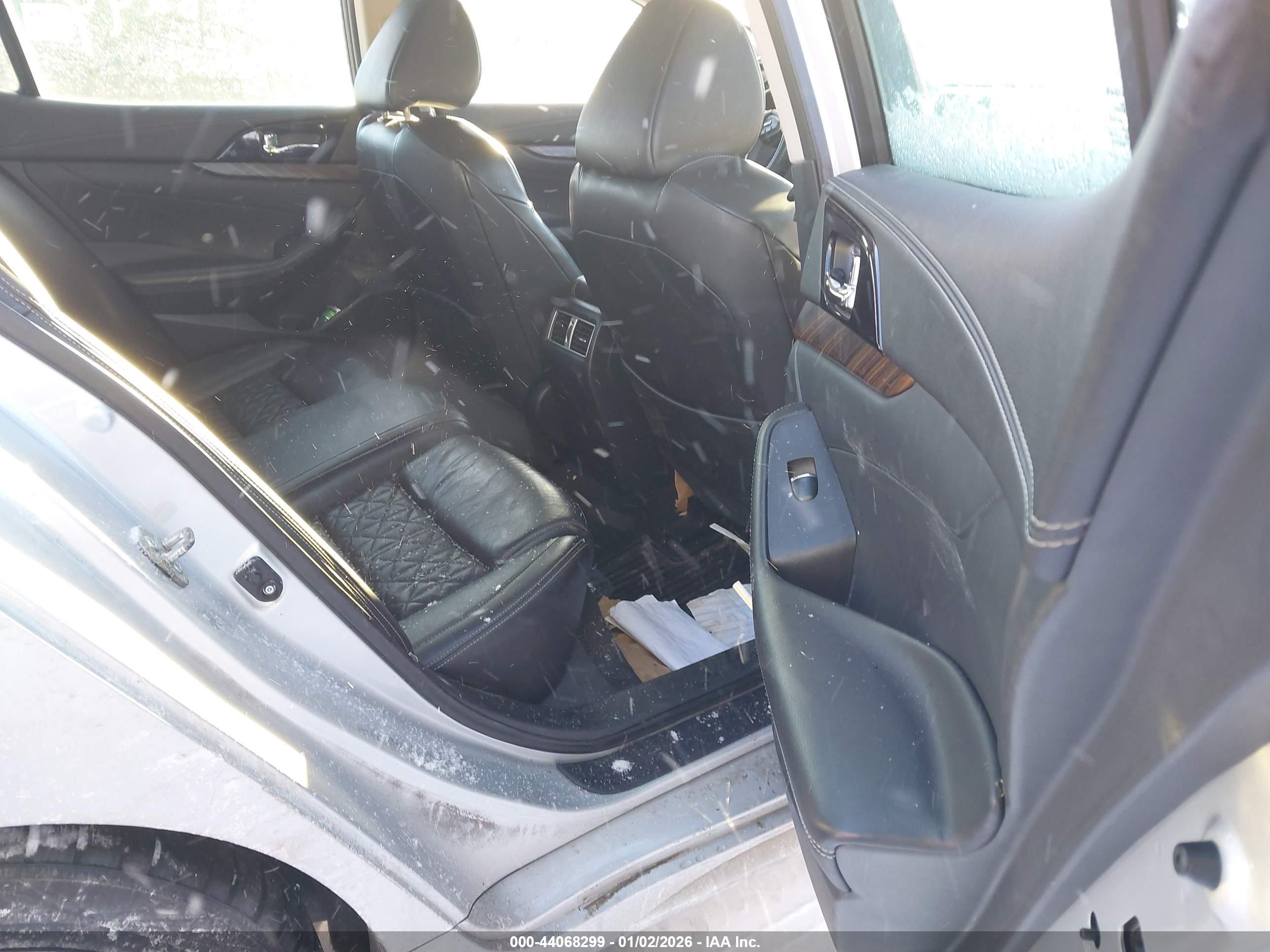NISSAN MAXIMA image 8