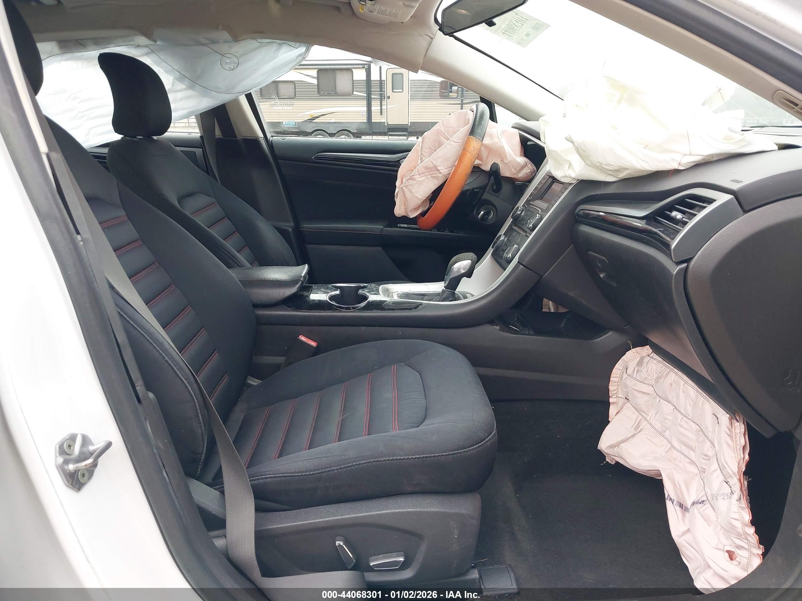FORD FUSION image 5