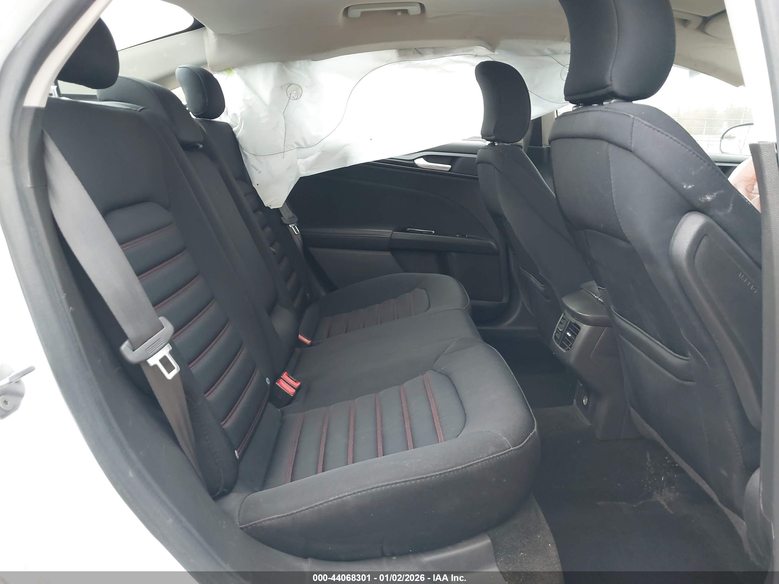 FORD FUSION image 8