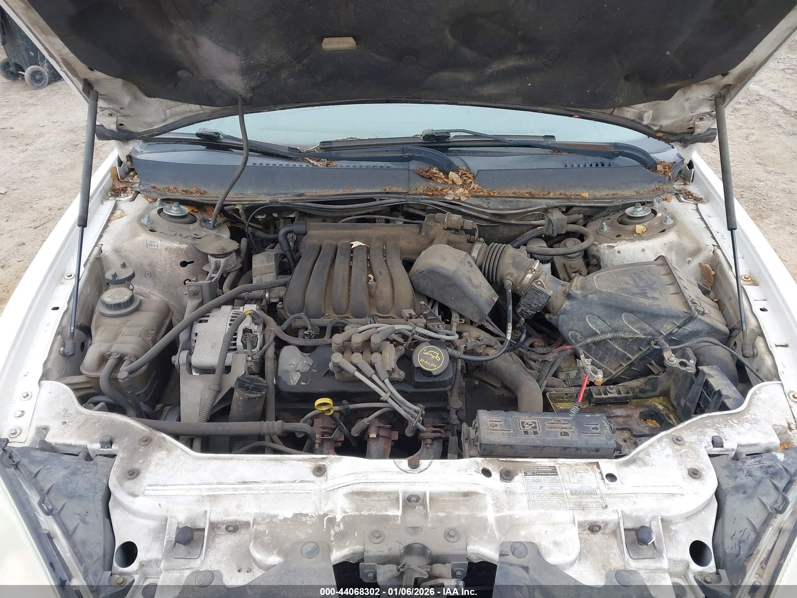 FORD TAURUS image 10