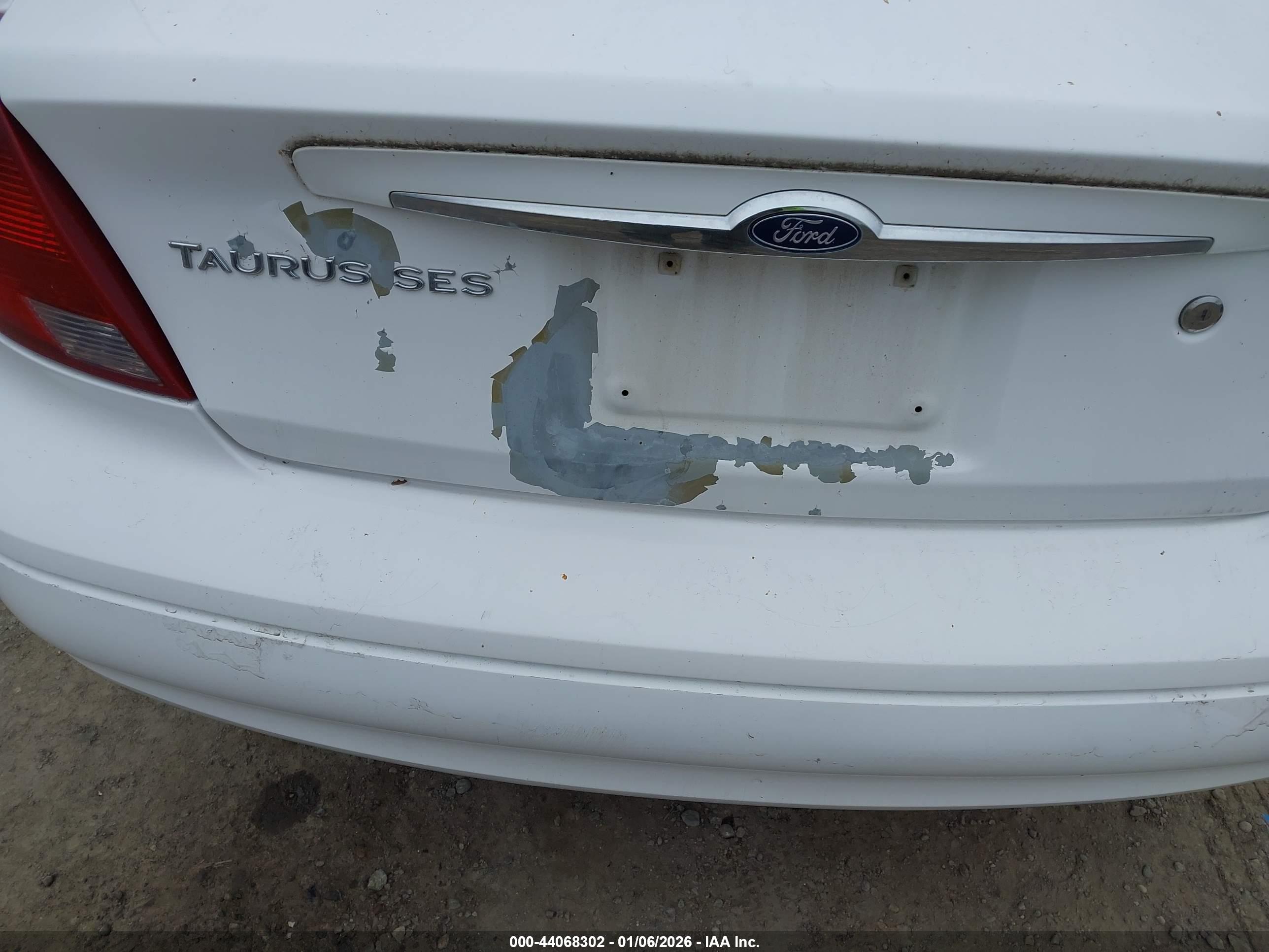 FORD TAURUS image 6