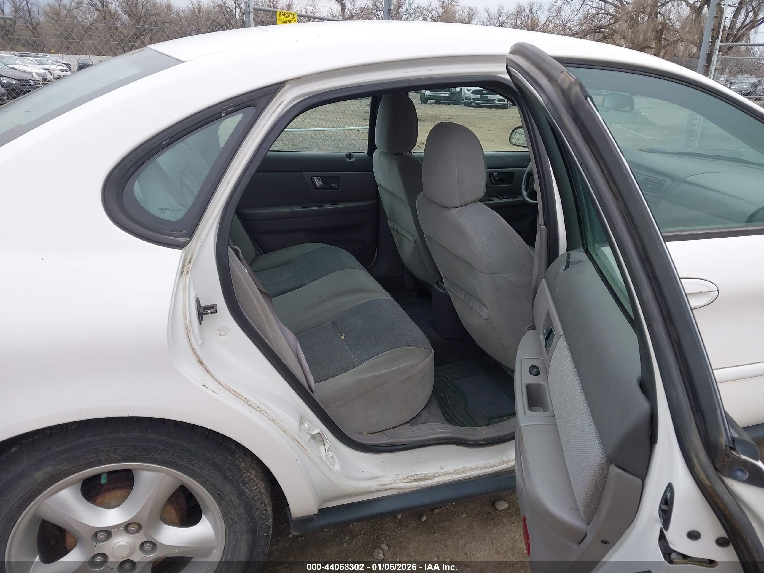 FORD TAURUS image 8