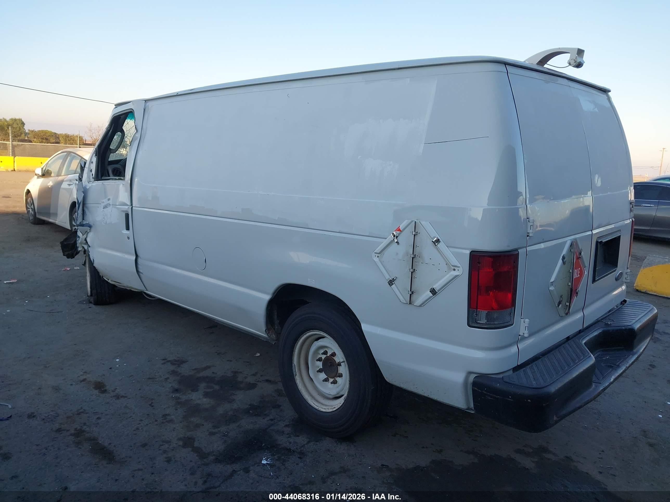 FORD E-150 image 3
