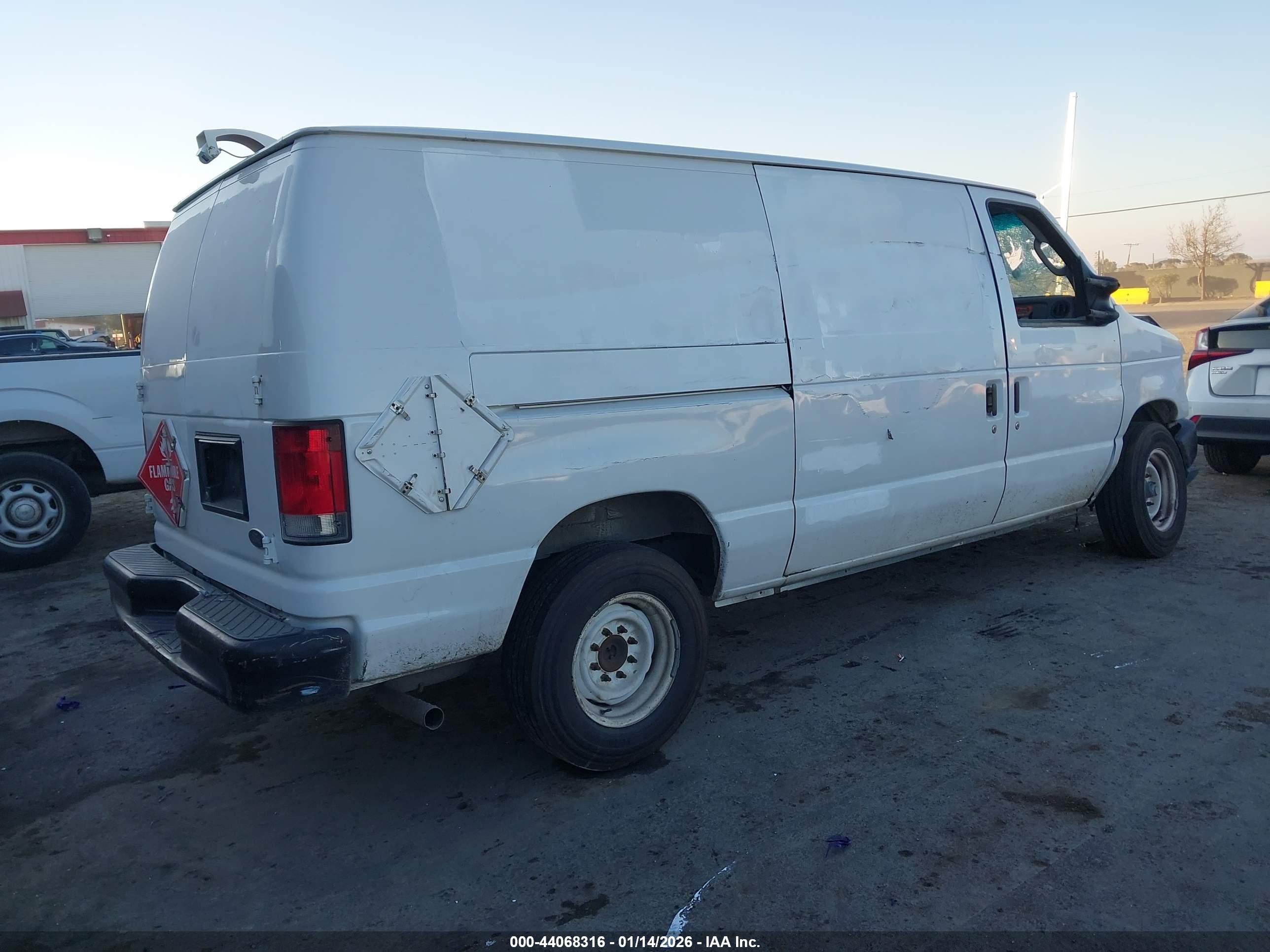 FORD E-150 image 4