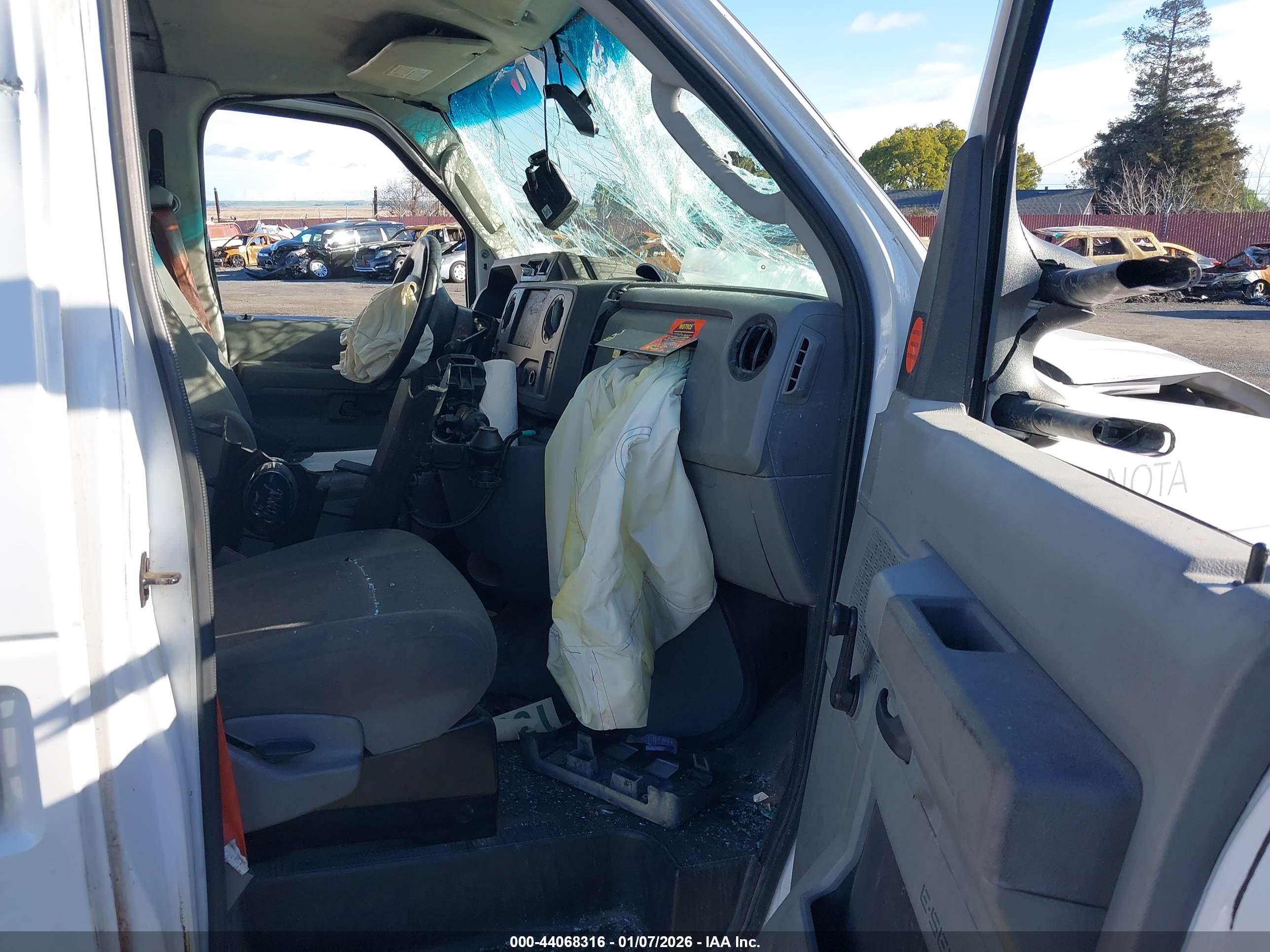 FORD E-150 image 5