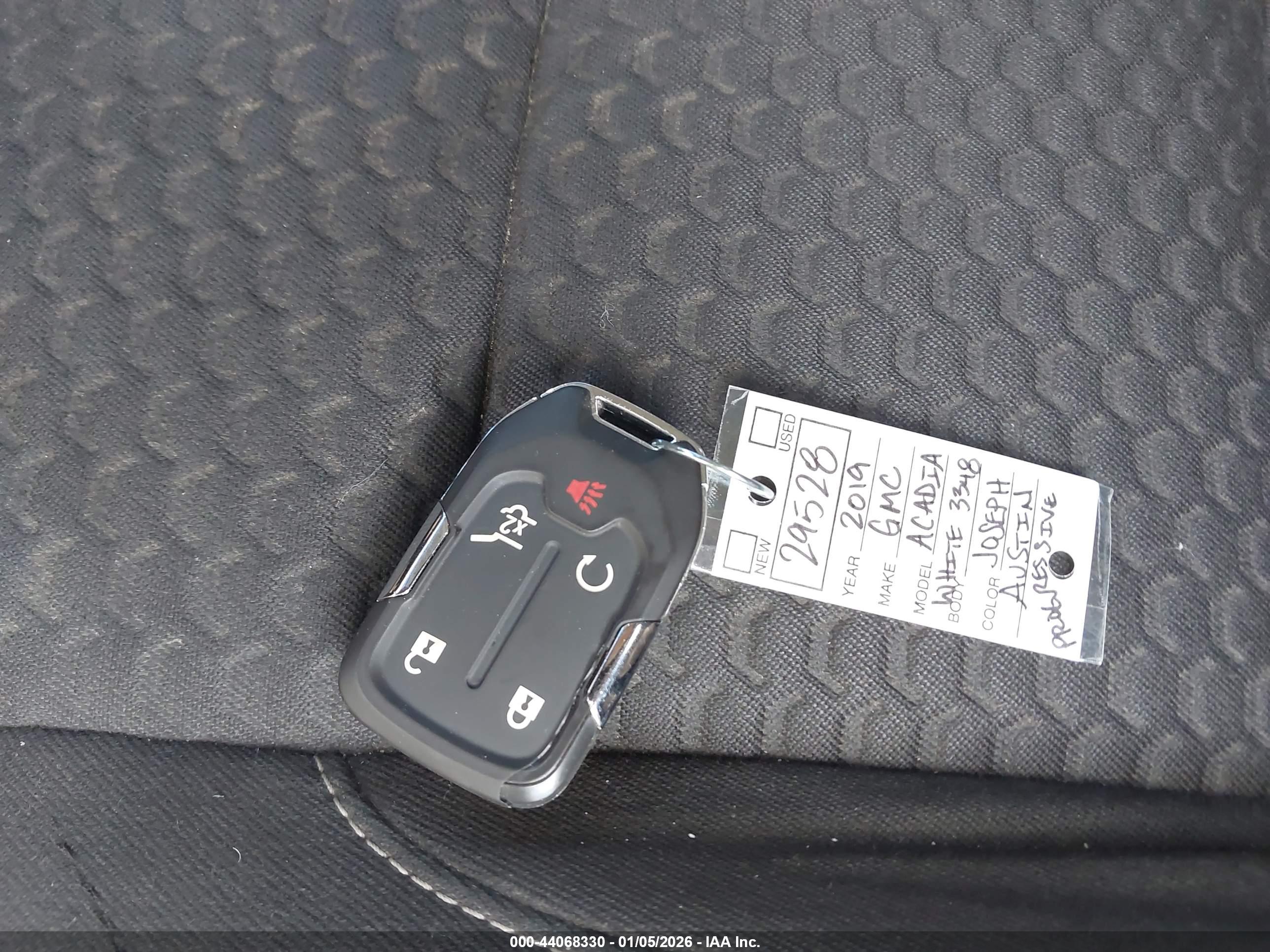 GMC ACADIA image 11