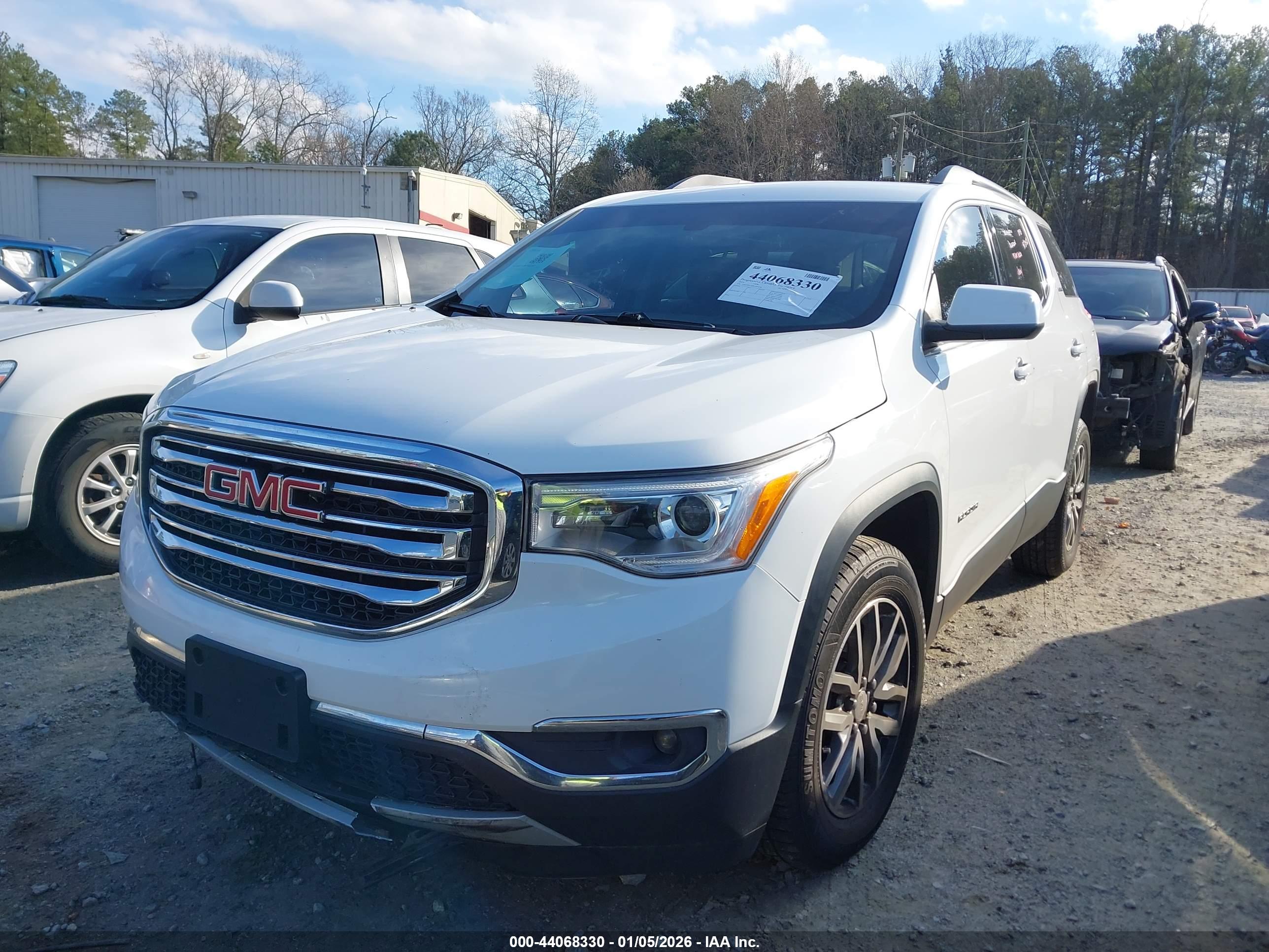 GMC ACADIA image 2