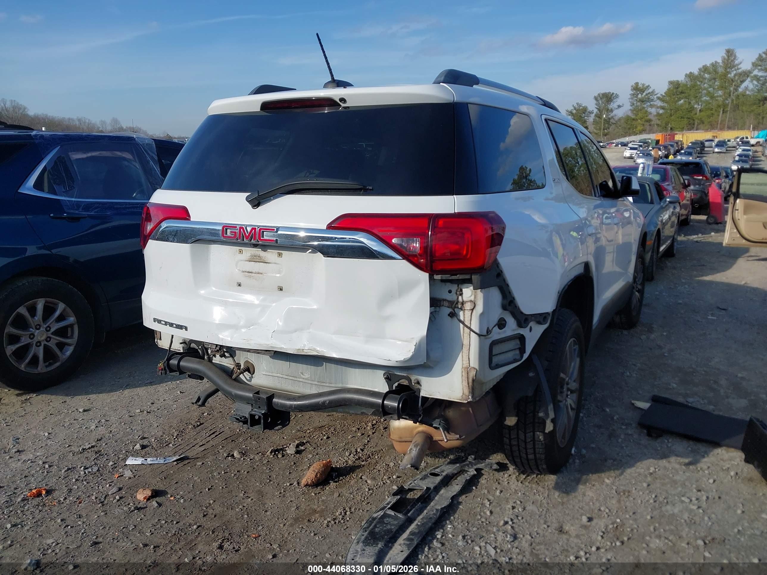 GMC ACADIA image 4