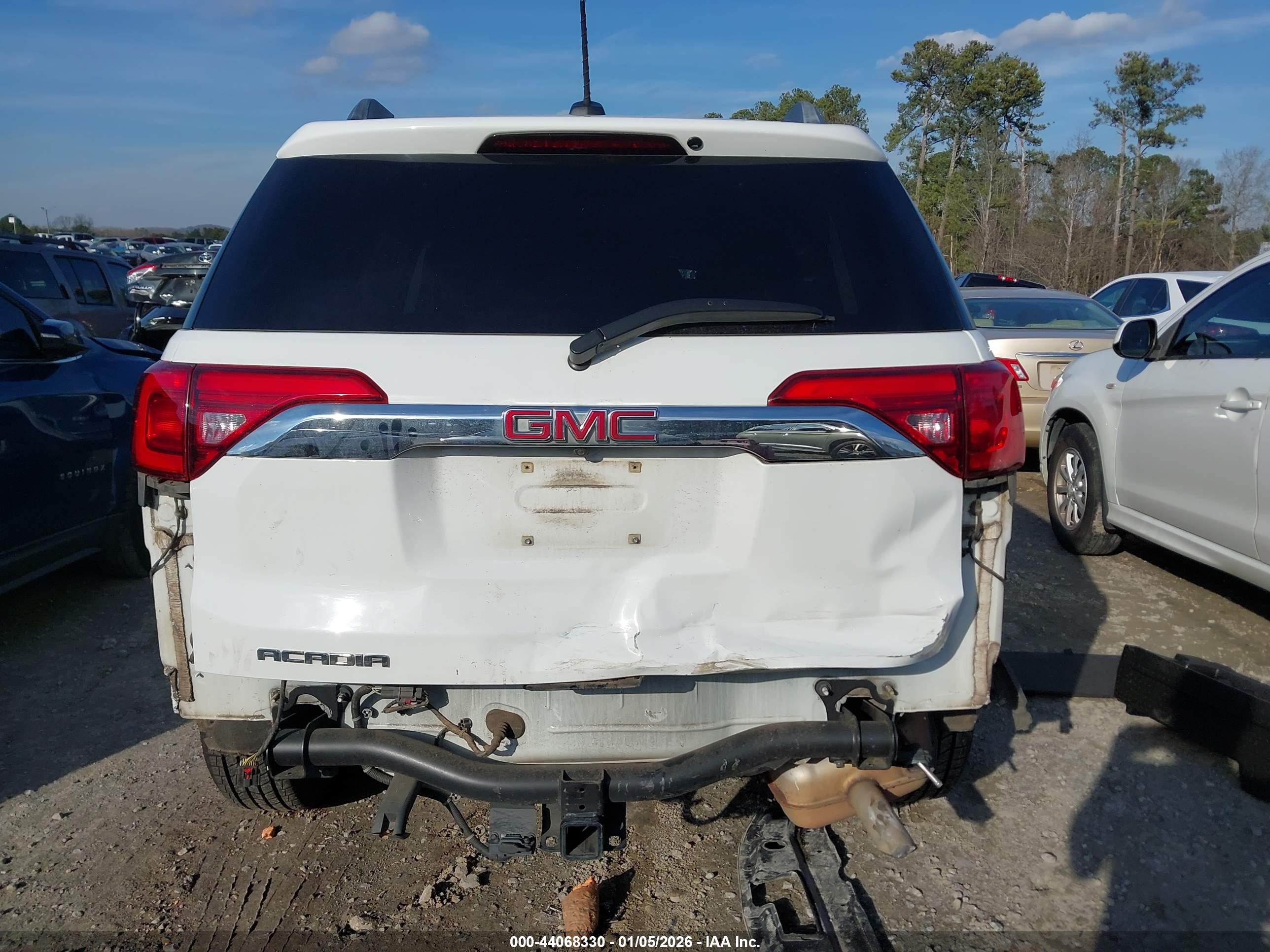 GMC ACADIA image 6