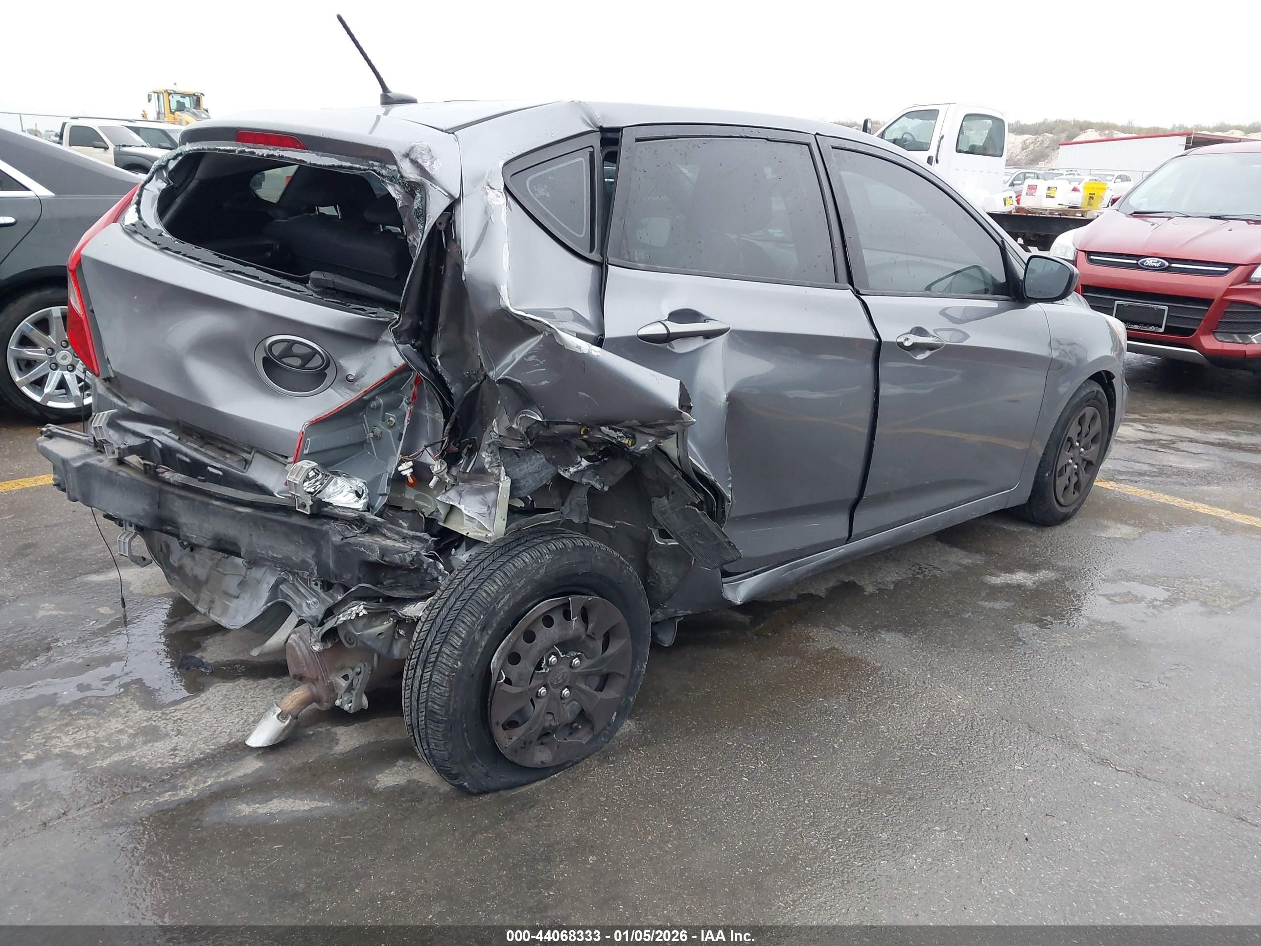HYUNDAI ACCENT image 4